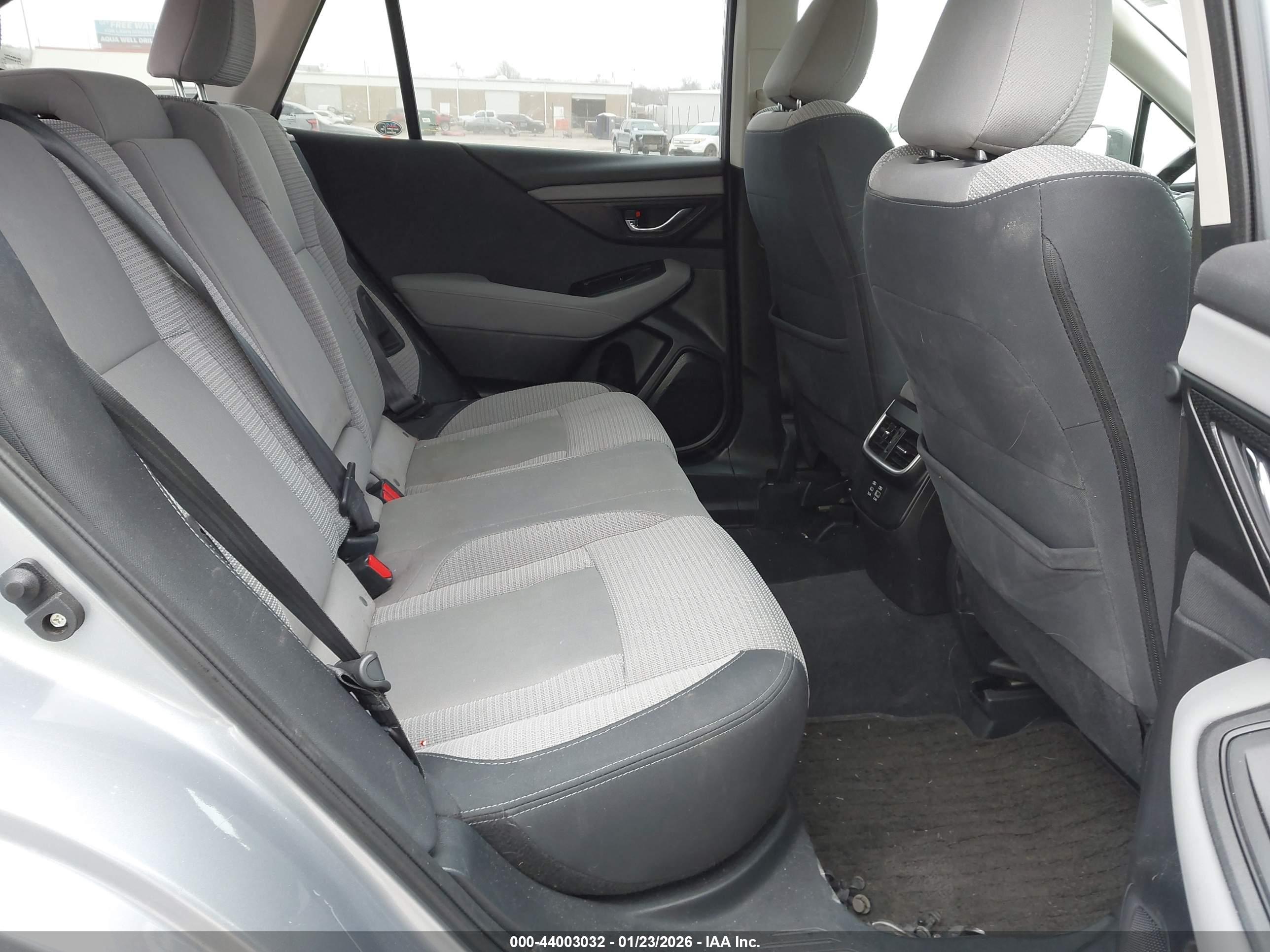 SUBARU OUTBACK image 8