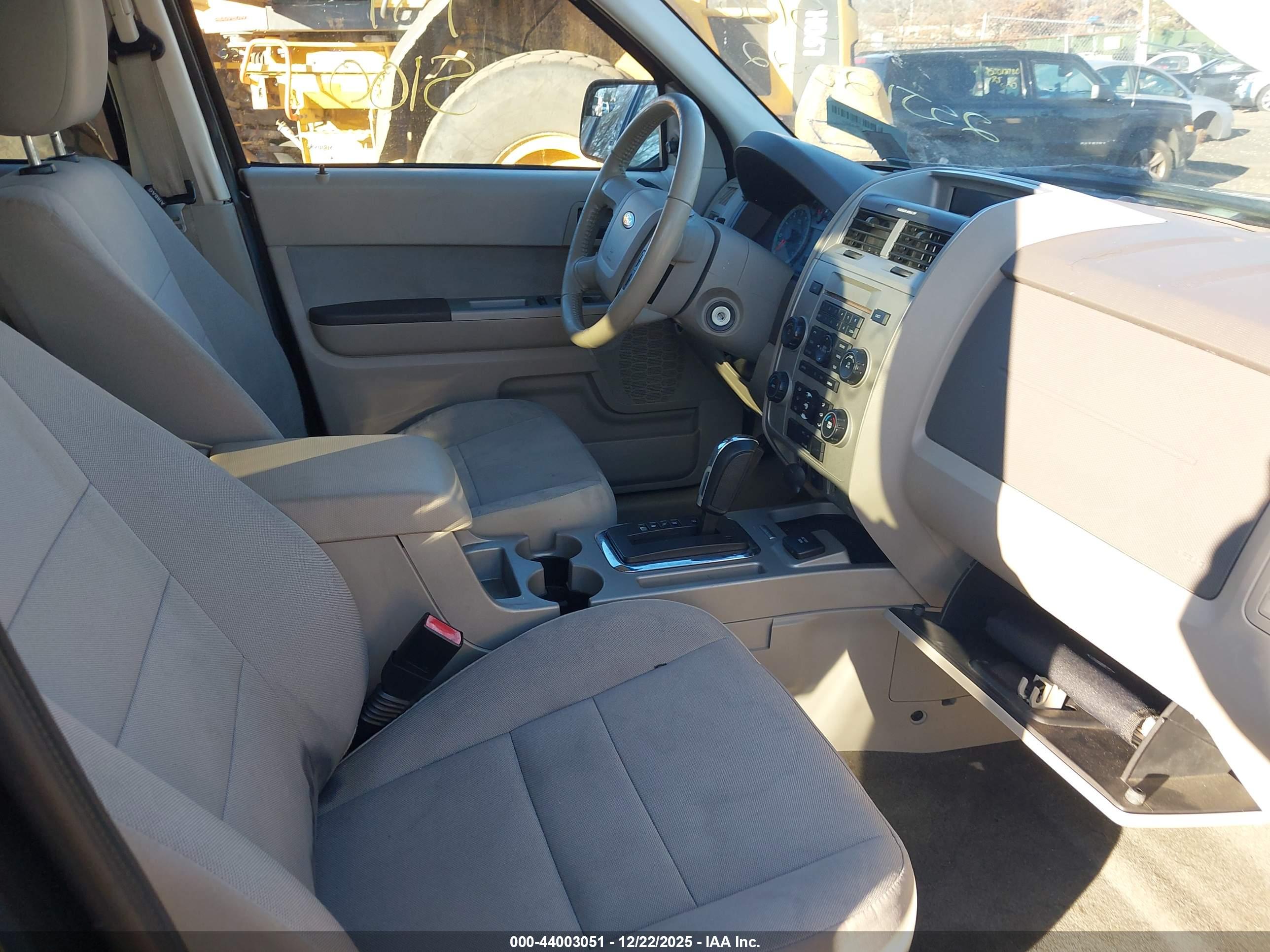 FORD ESCAPE image 5