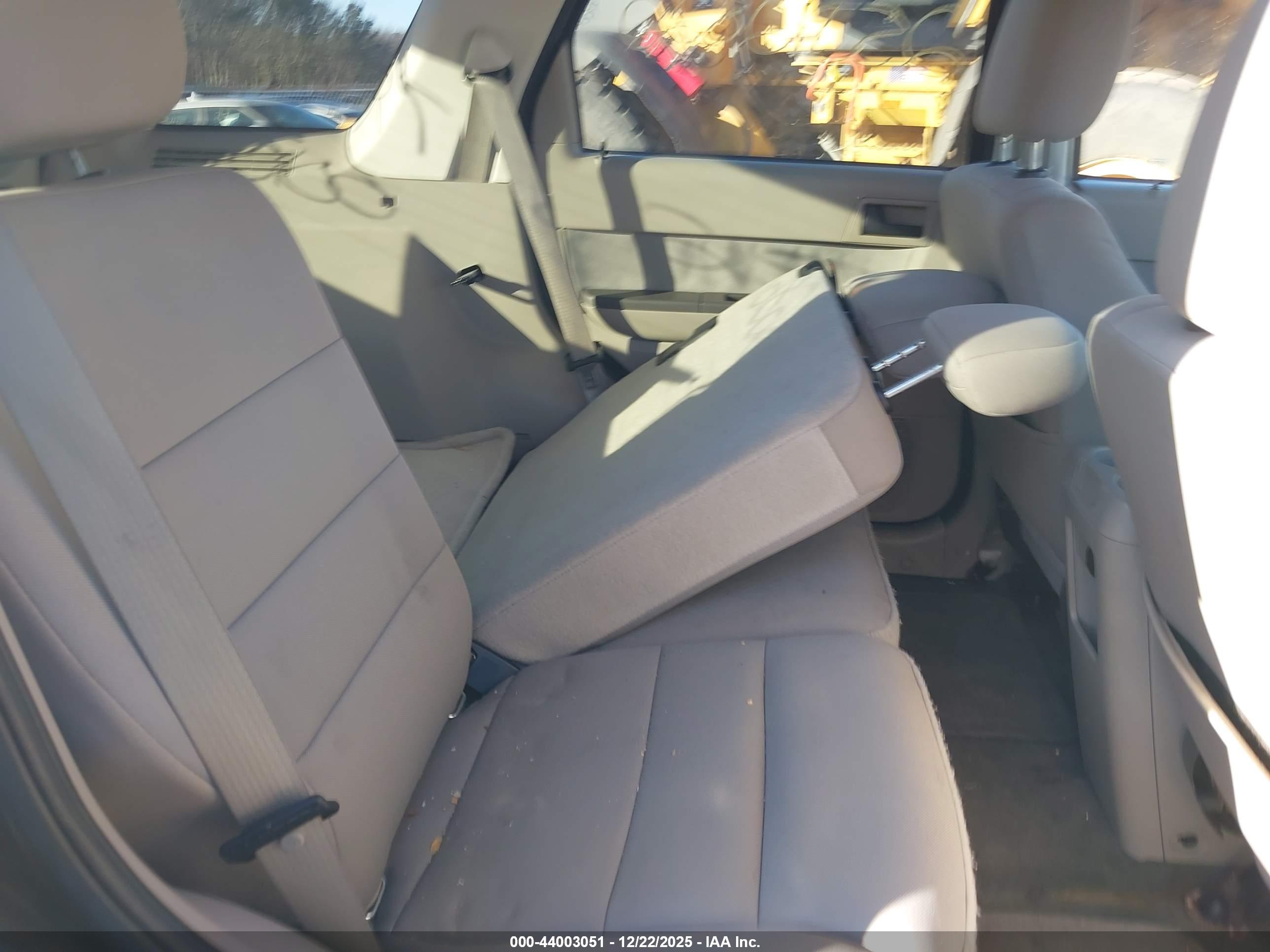 FORD ESCAPE image 8