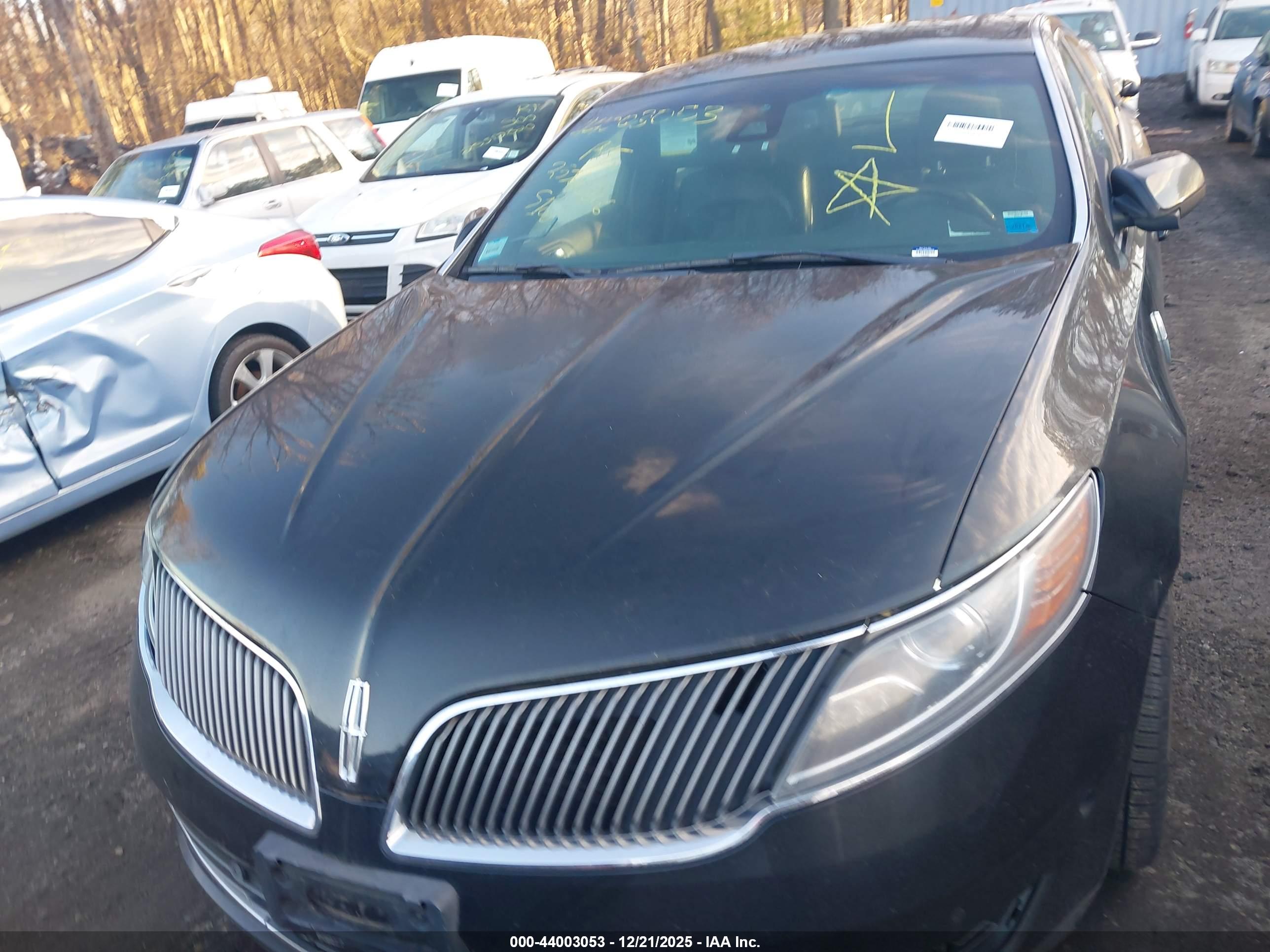 LINCOLN MKS image 10