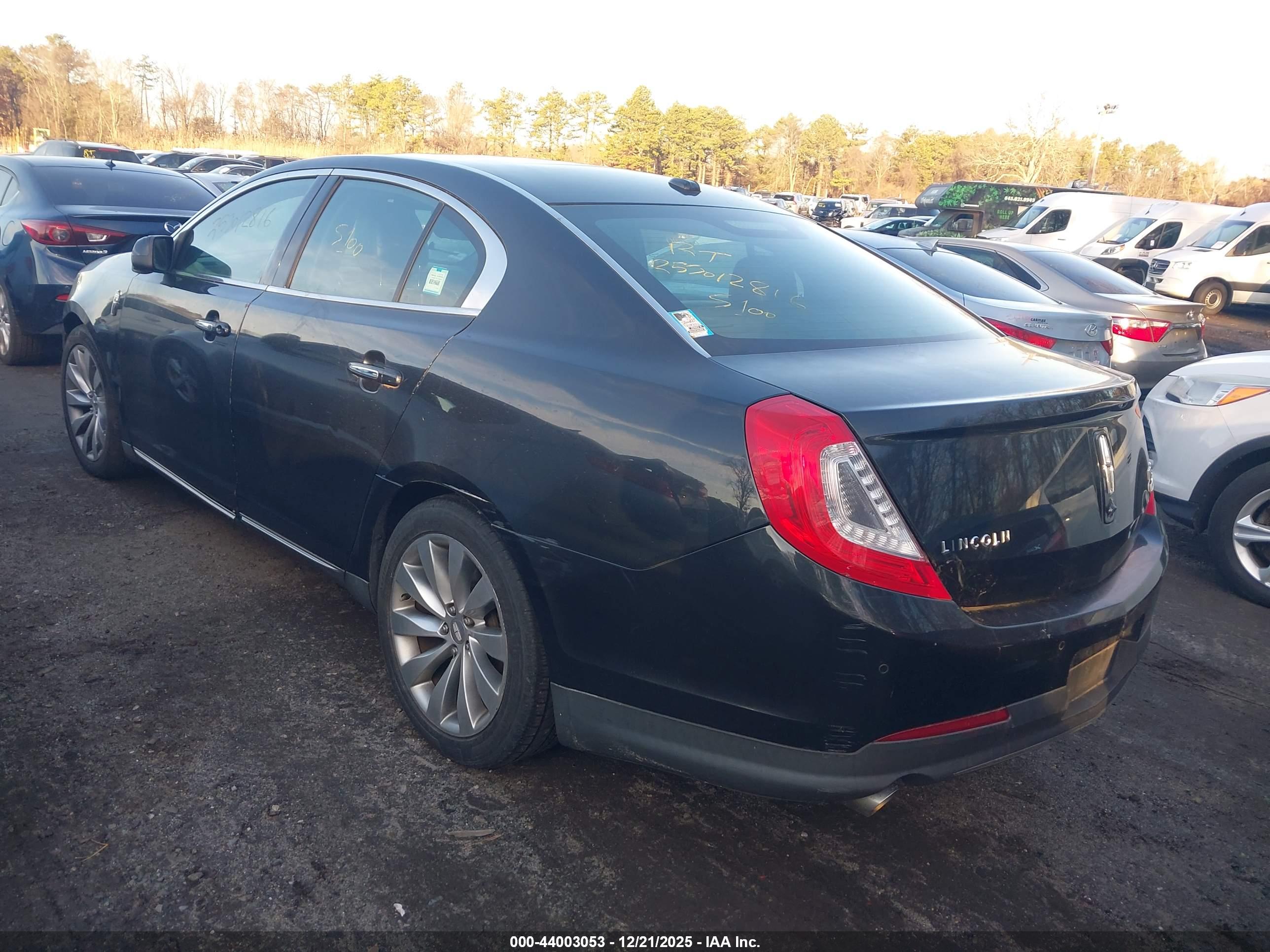 LINCOLN MKS image 3