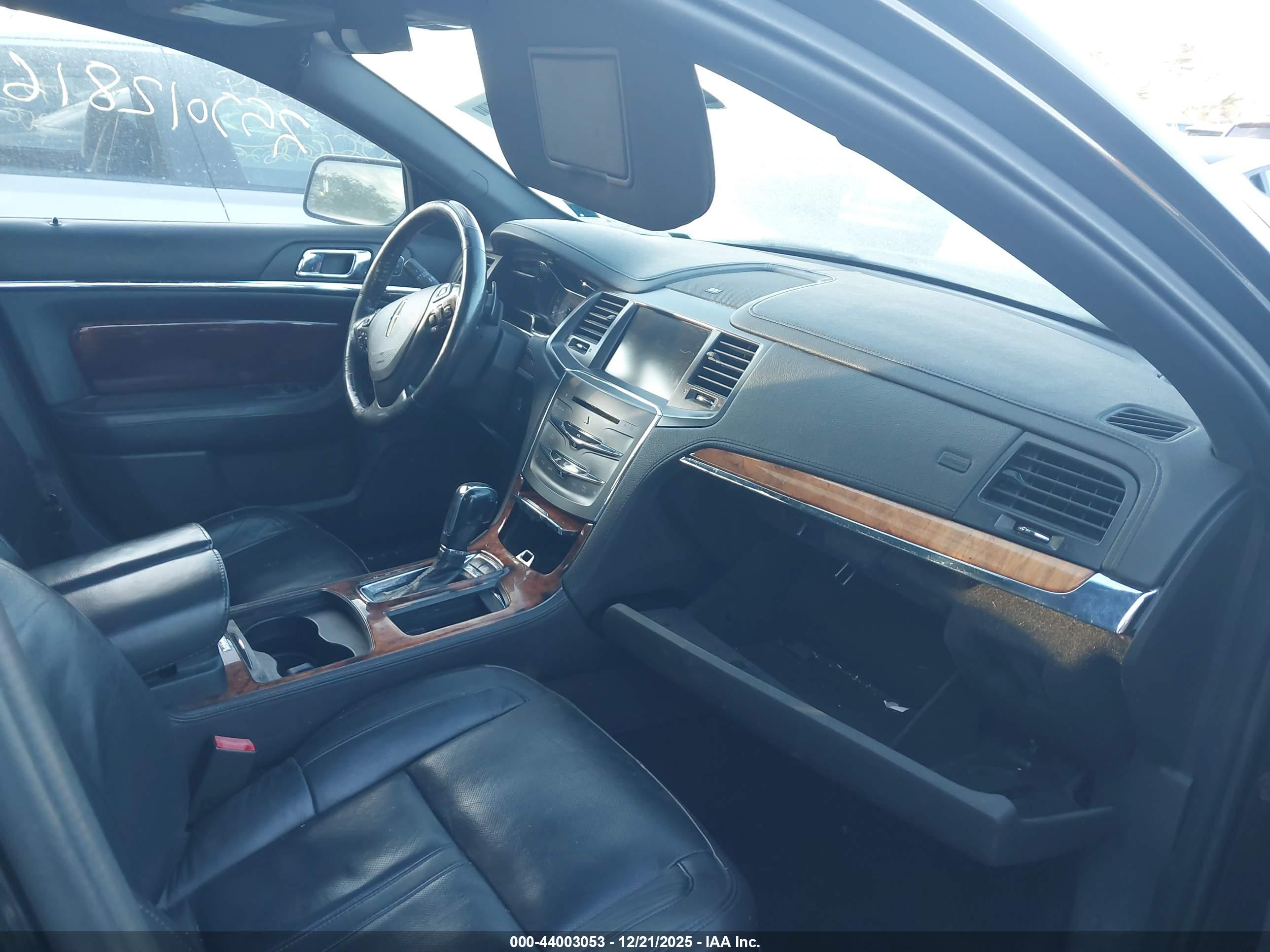 LINCOLN MKS image 5