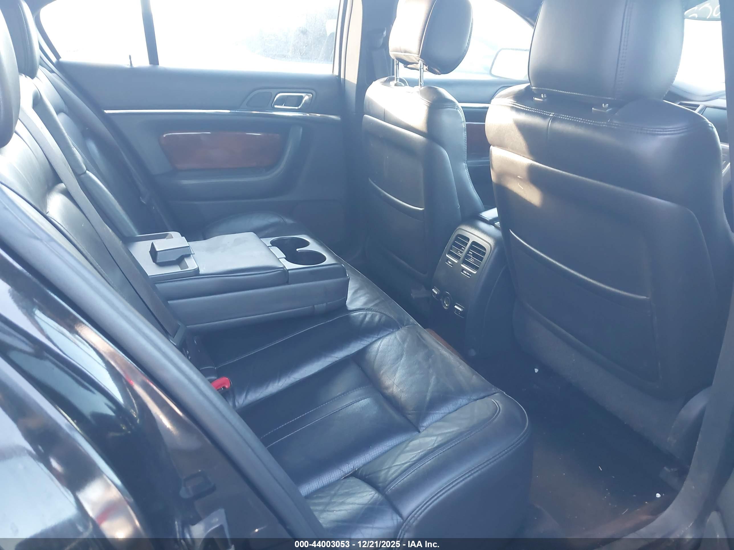 LINCOLN MKS image 8