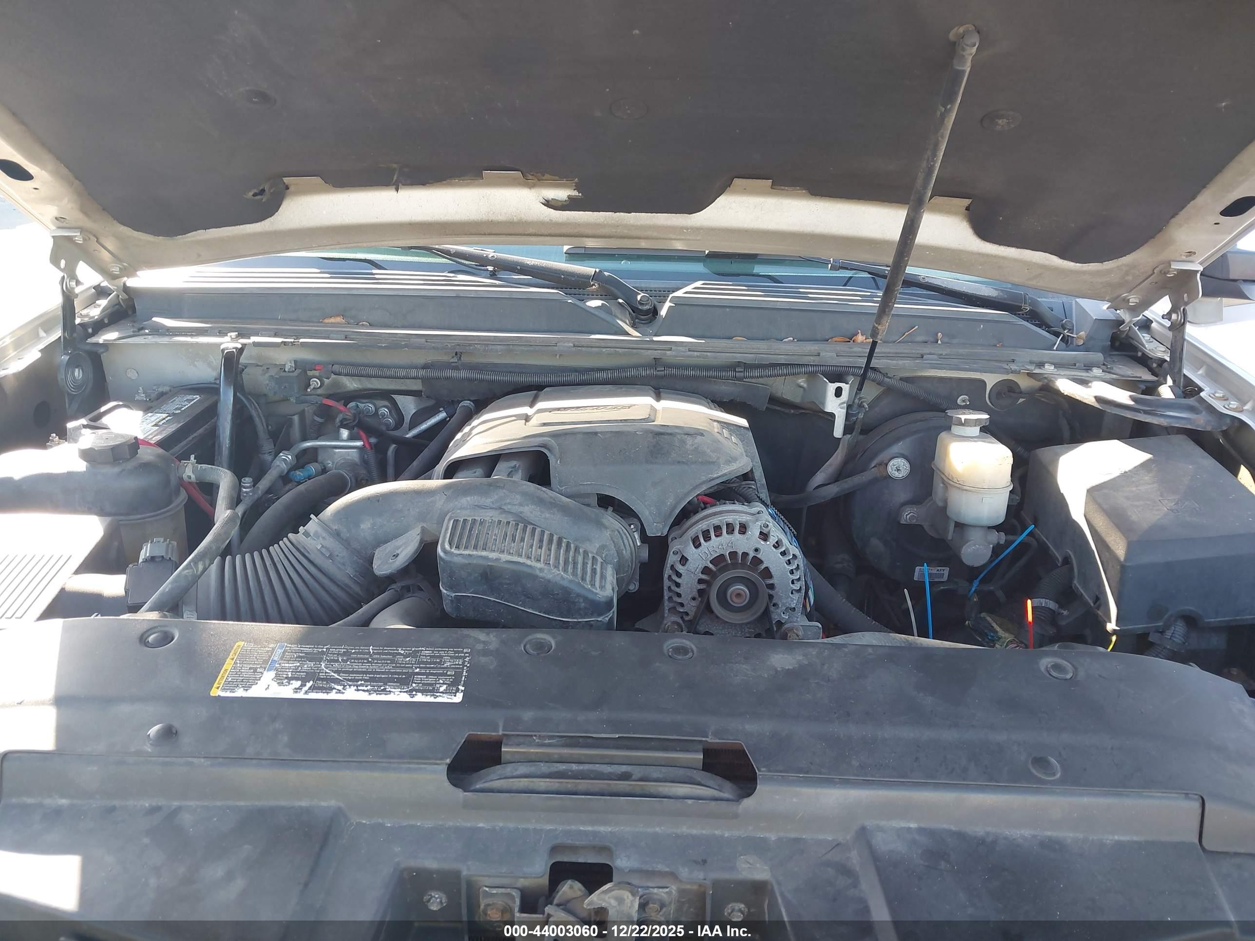 CHEVROLET TAHOE image 10