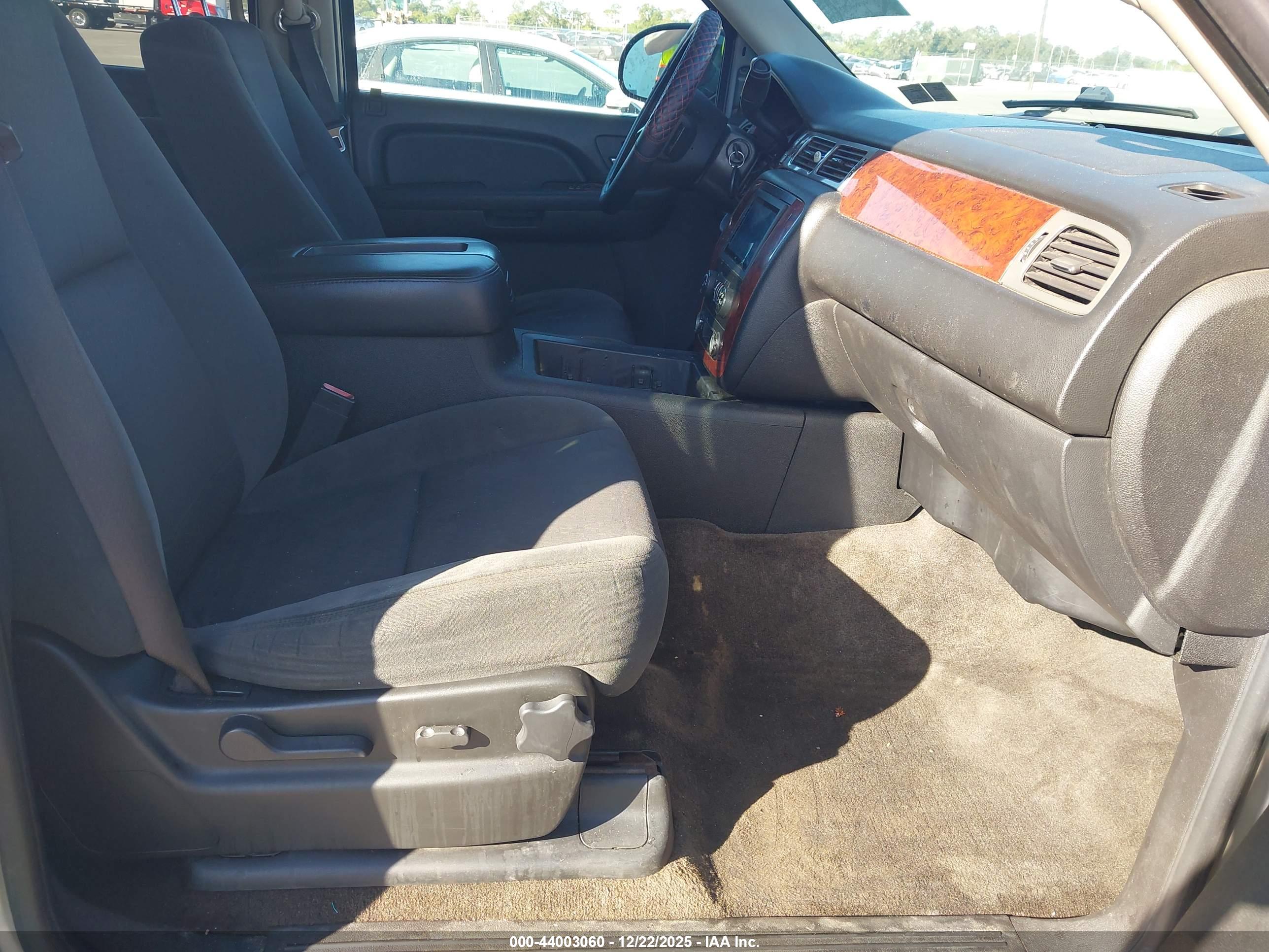 CHEVROLET TAHOE image 5
