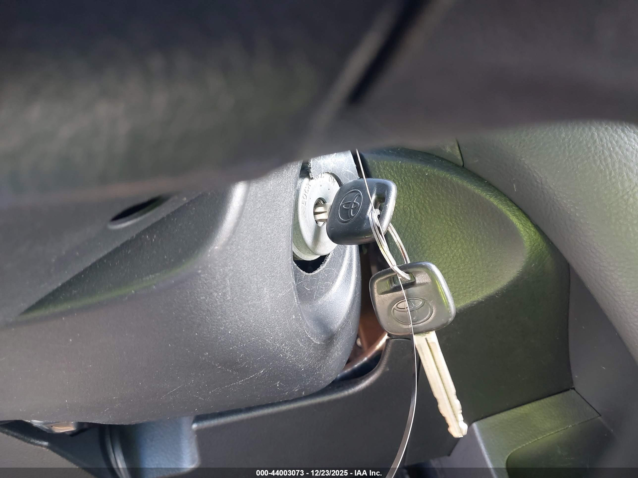 TOYOTA YARIS image 11
