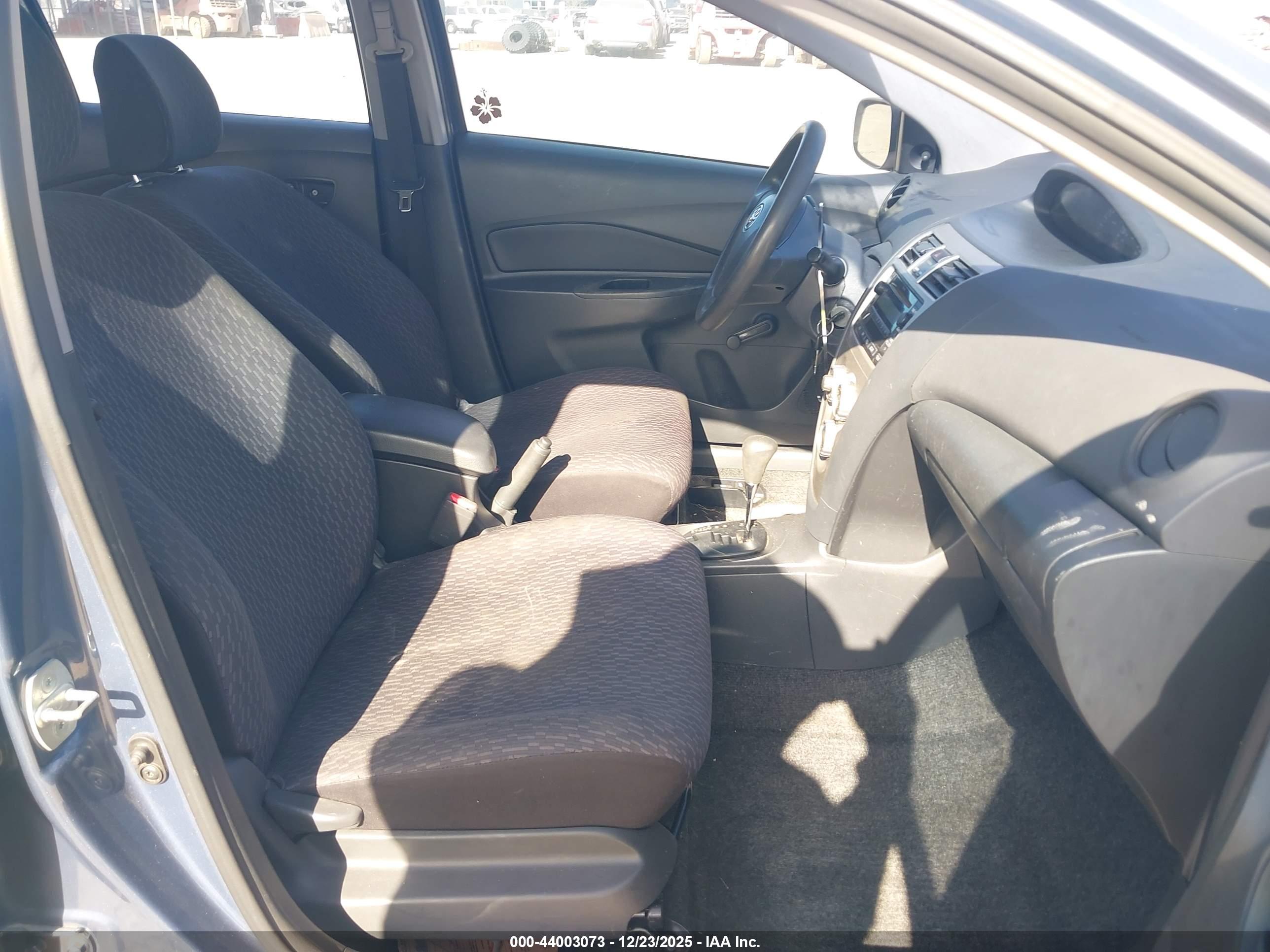 TOYOTA YARIS image 5