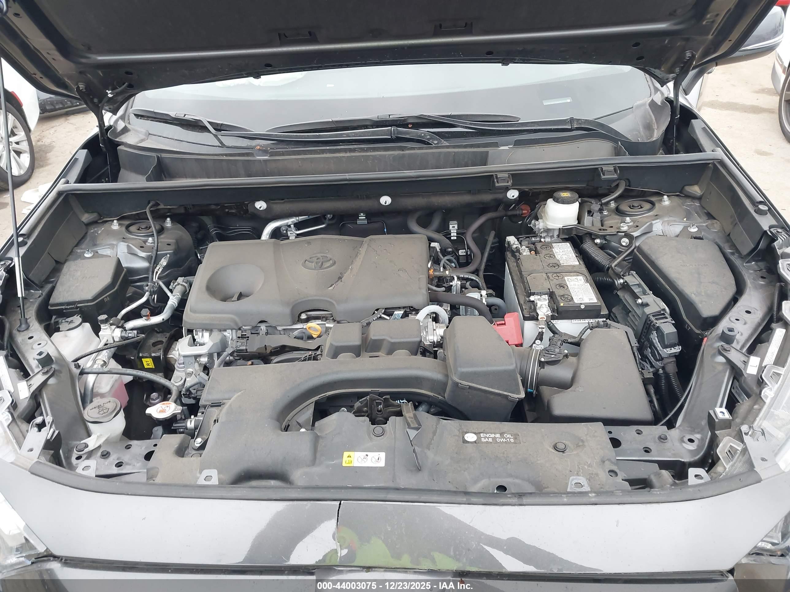 TOYOTA RAV4 image 10