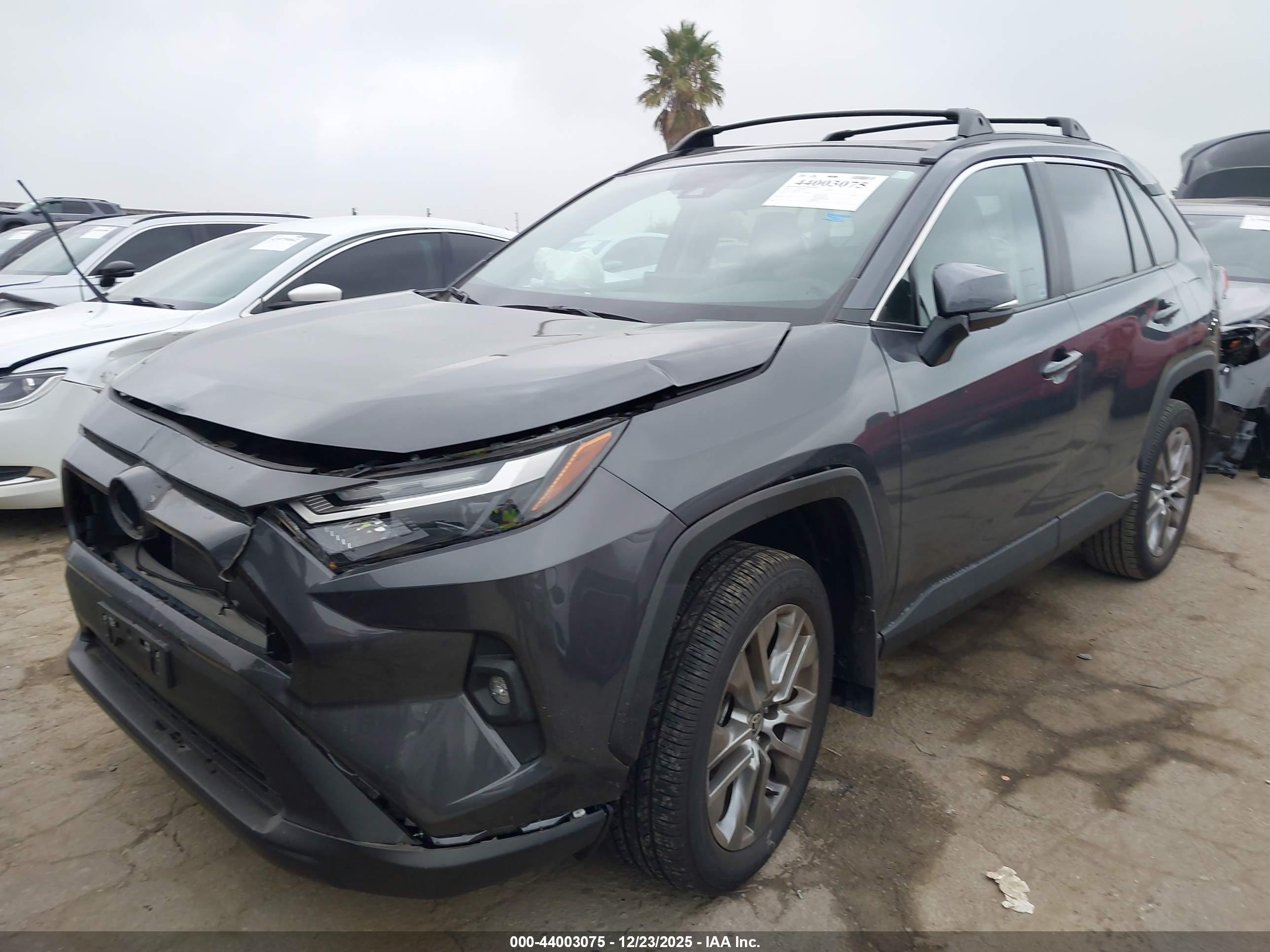 TOYOTA RAV4 image 2