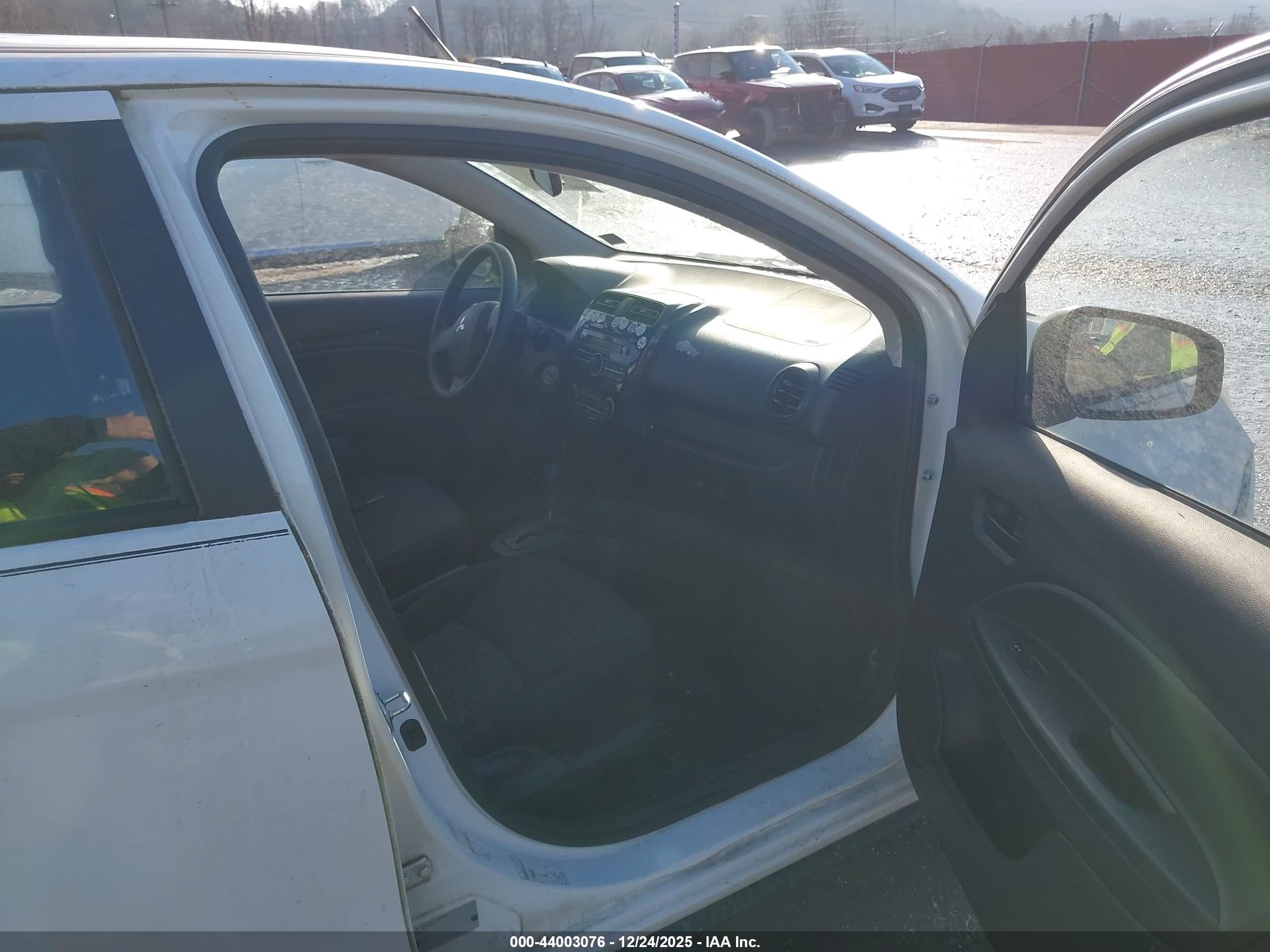 MITSUBISHI MIRAGE image 5
