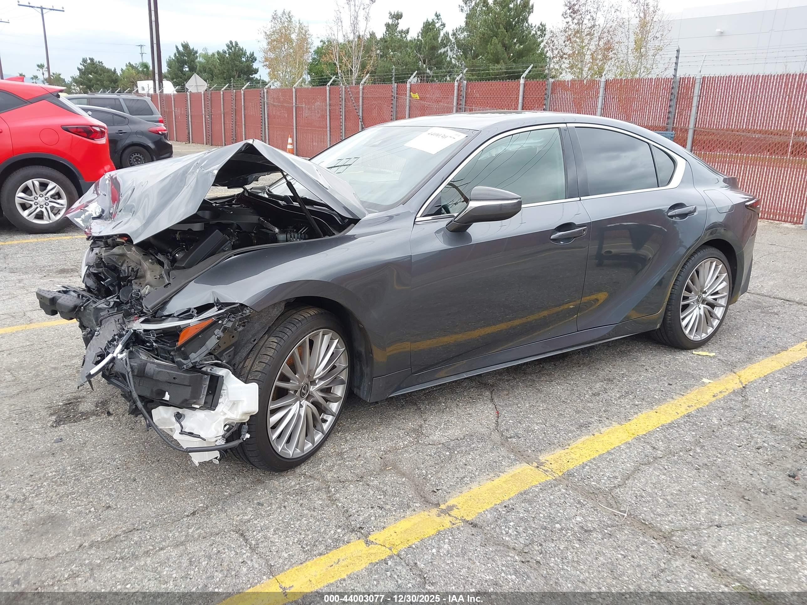 LEXUS IS image 2