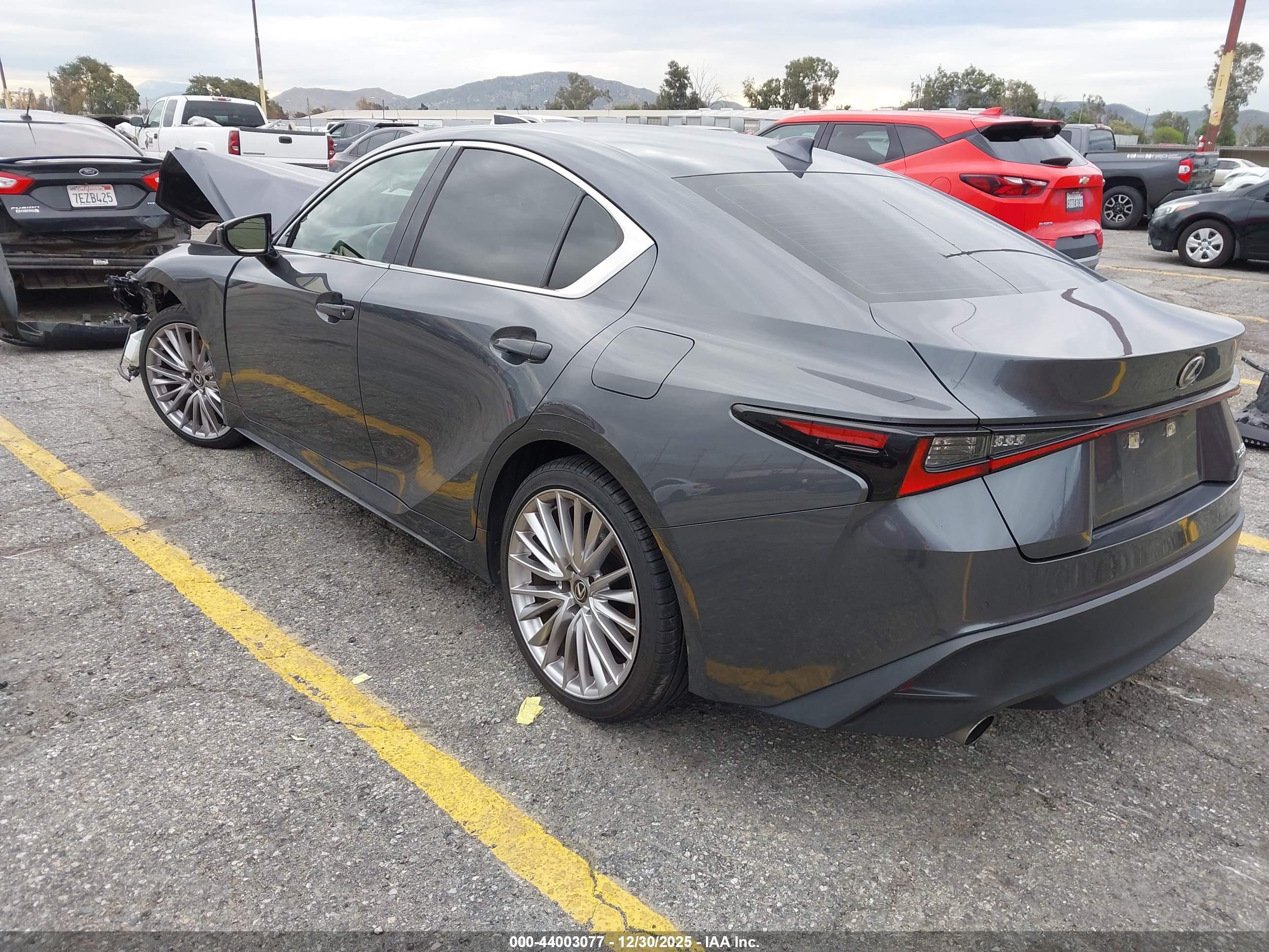 LEXUS IS image 3