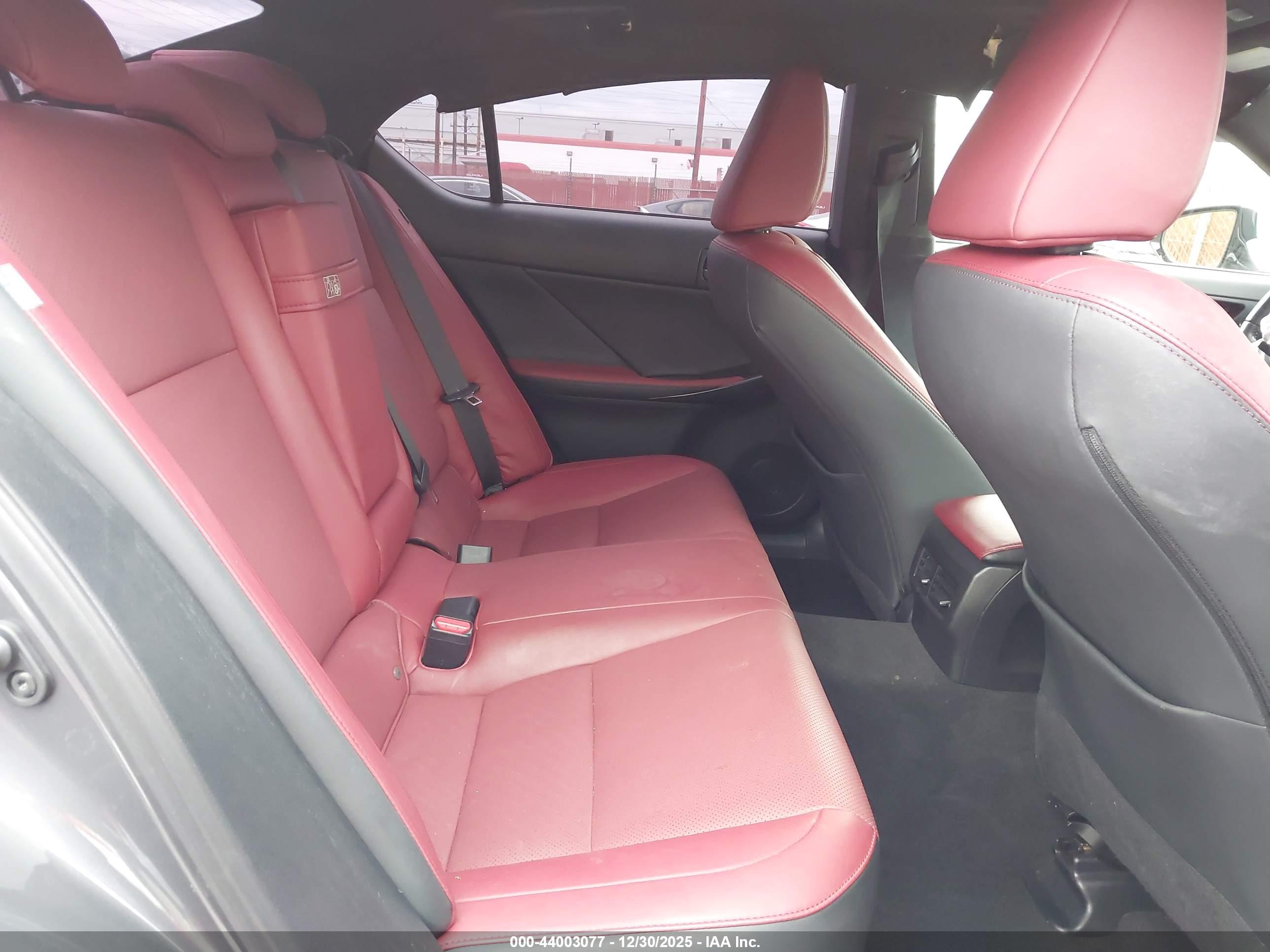 LEXUS IS image 8