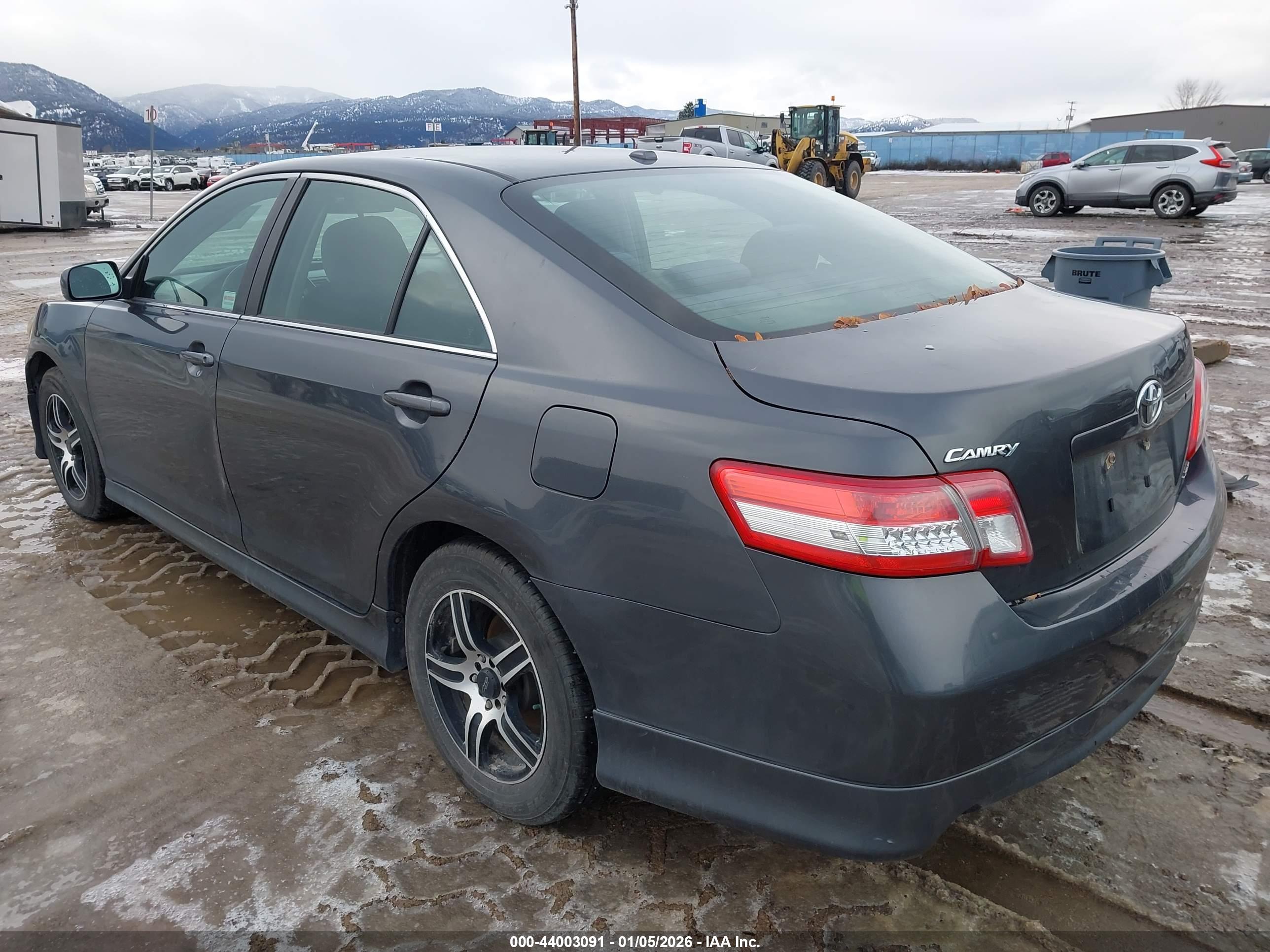 TOYOTA CAMRY image 3