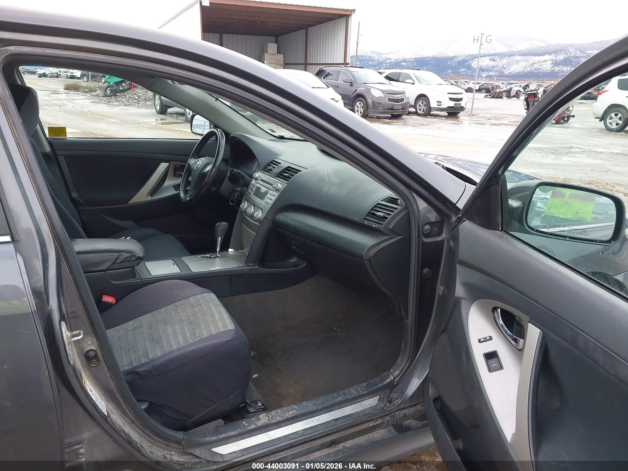TOYOTA CAMRY image 5
