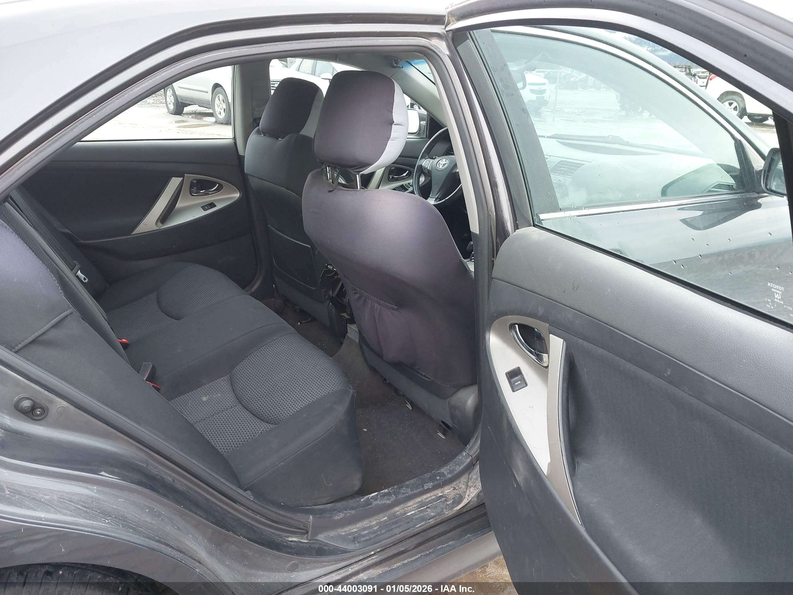 TOYOTA CAMRY image 8