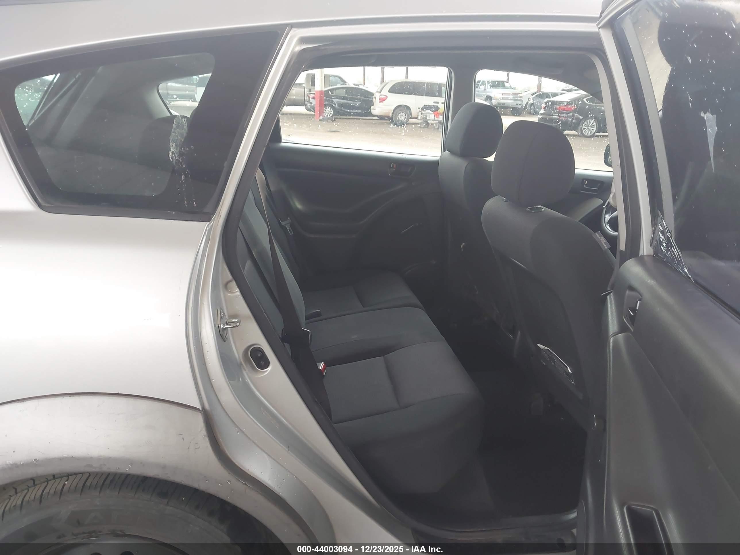 PONTIAC VIBE image 8