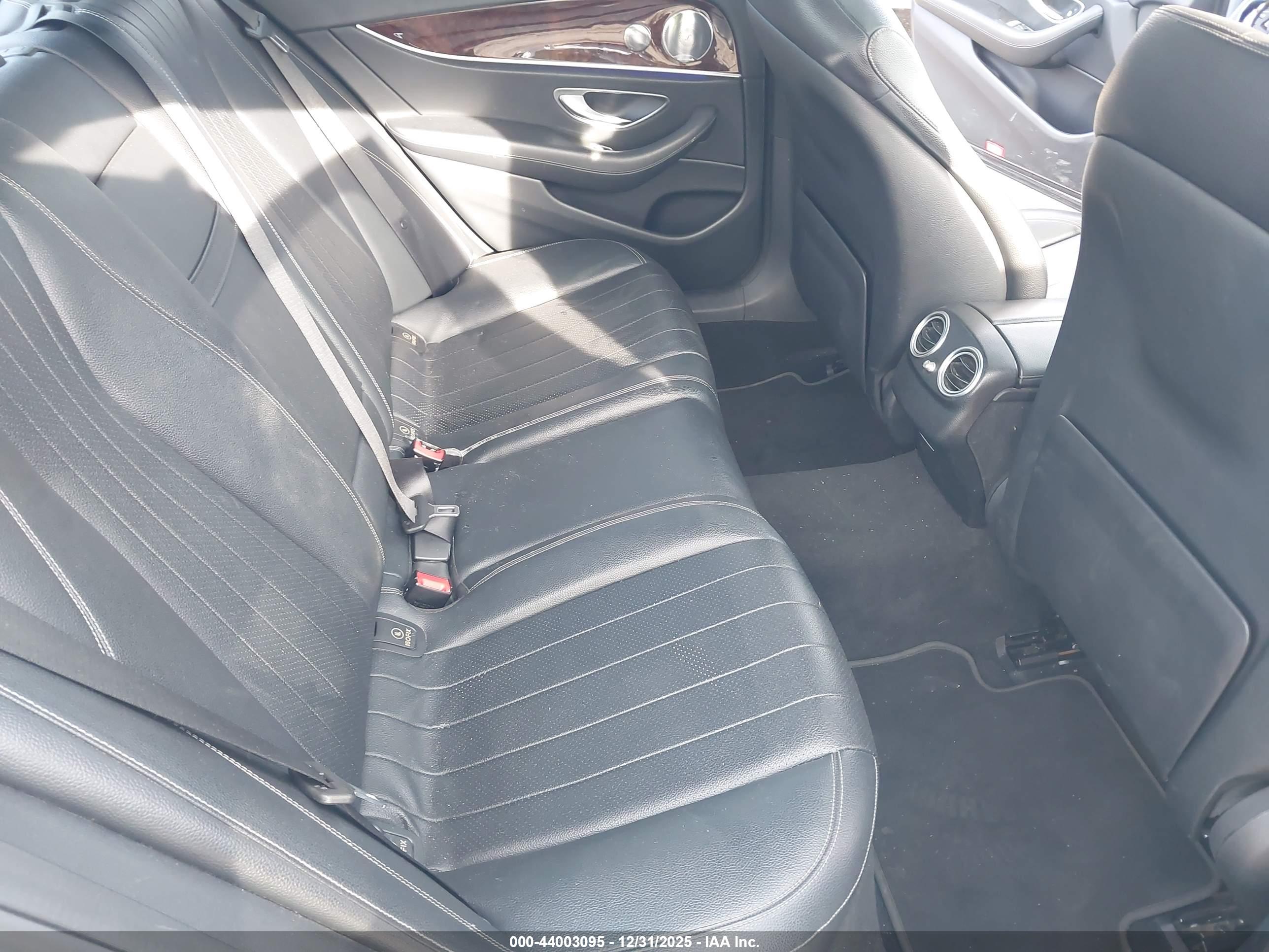 MERCEDES-BENZ E image 8