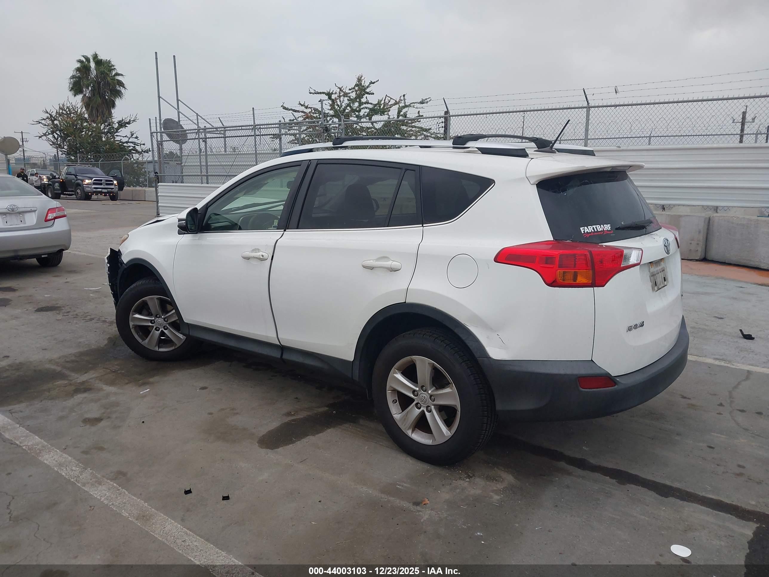 TOYOTA RAV4 image 3