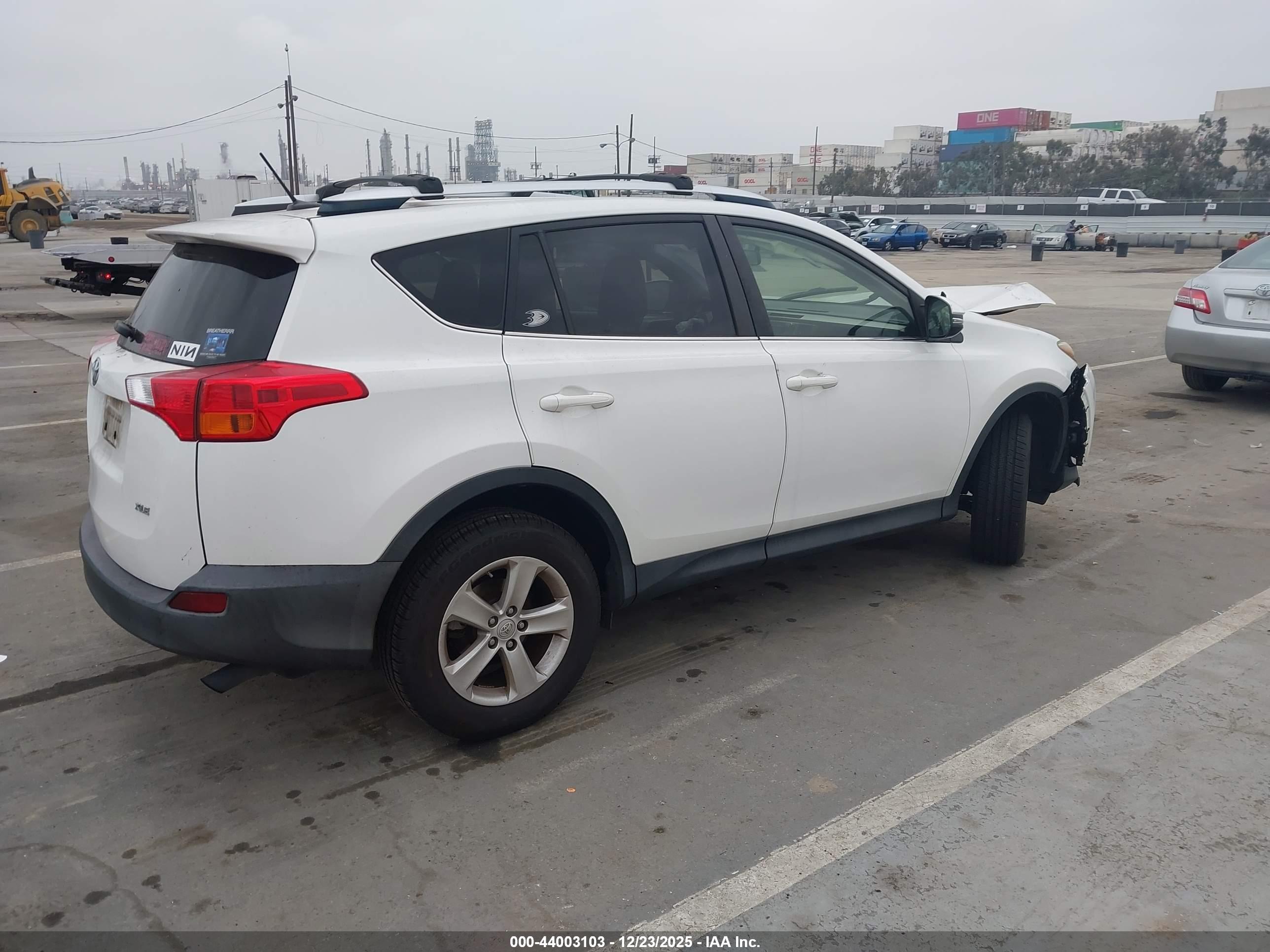 TOYOTA RAV4 image 4