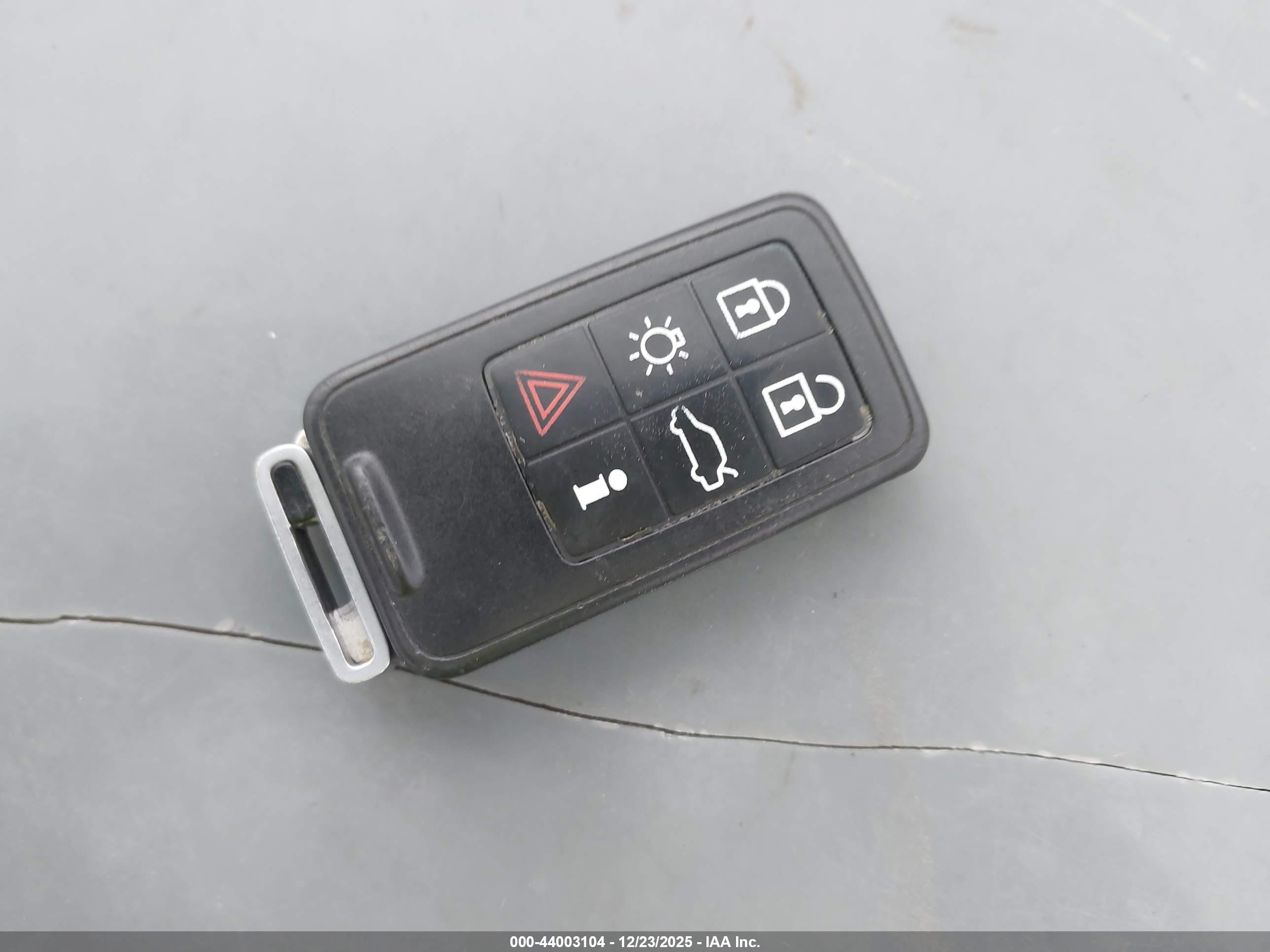 VOLVO XC60 image 11