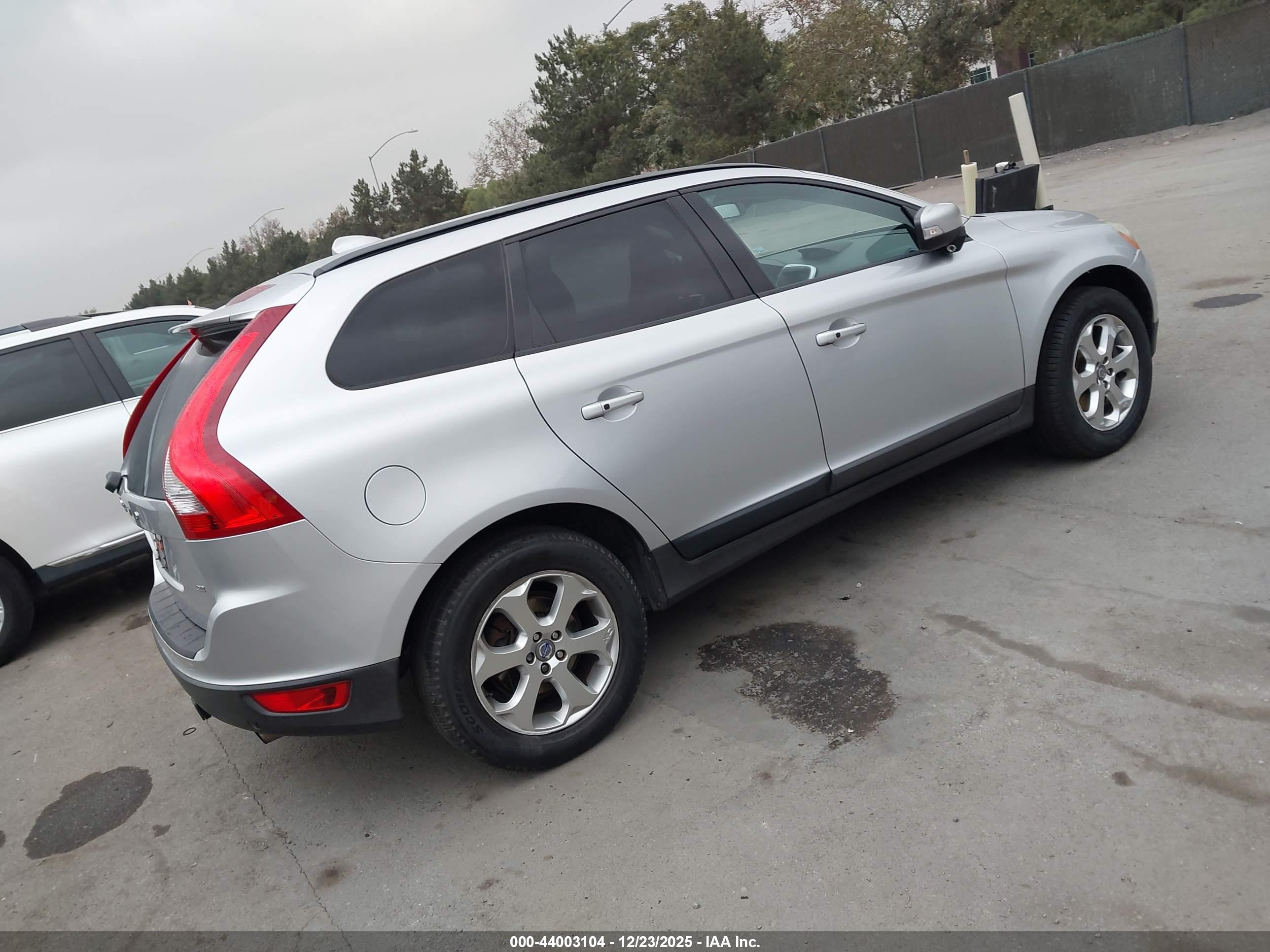 VOLVO XC60 image 4