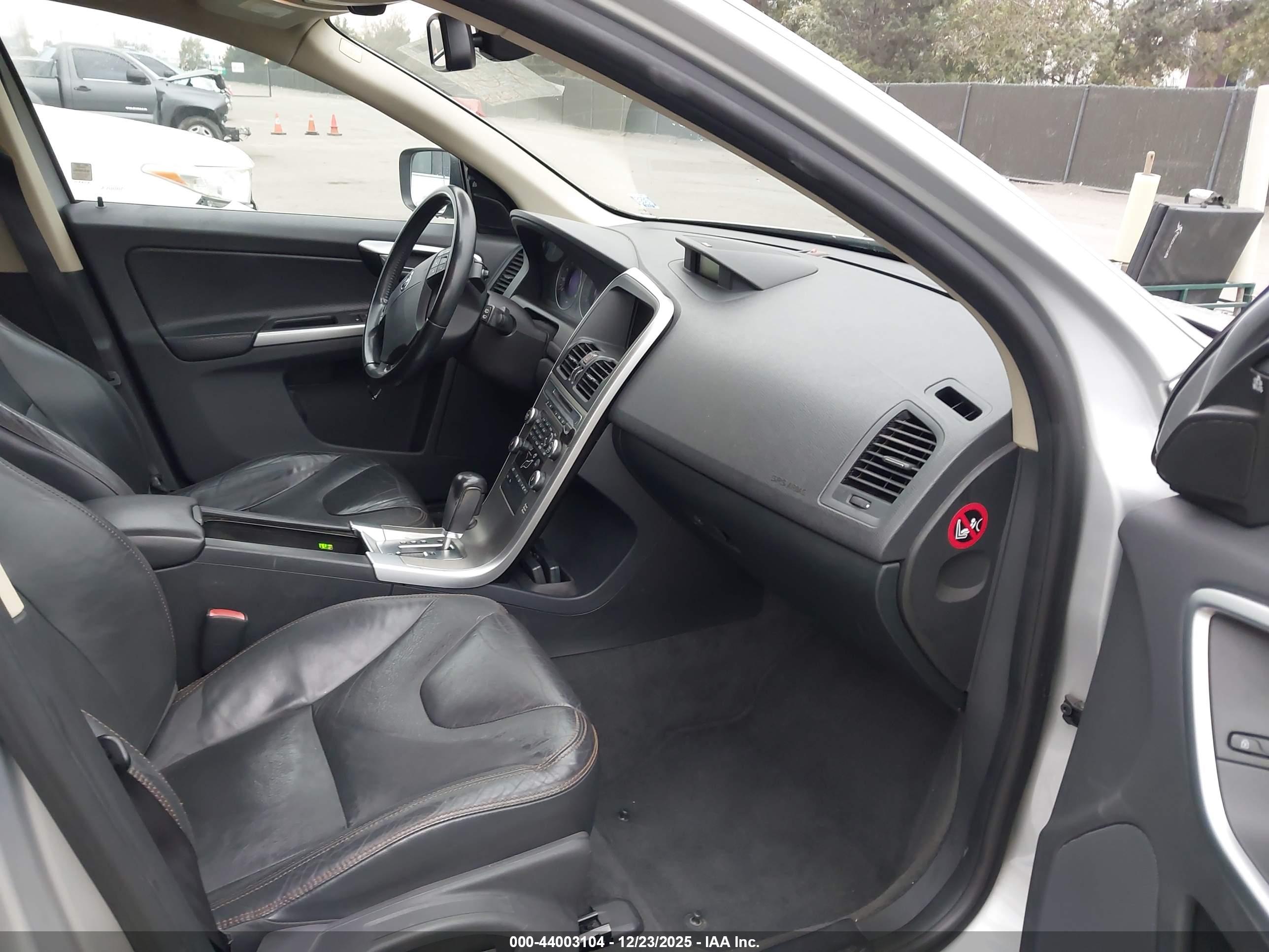 VOLVO XC60 image 5