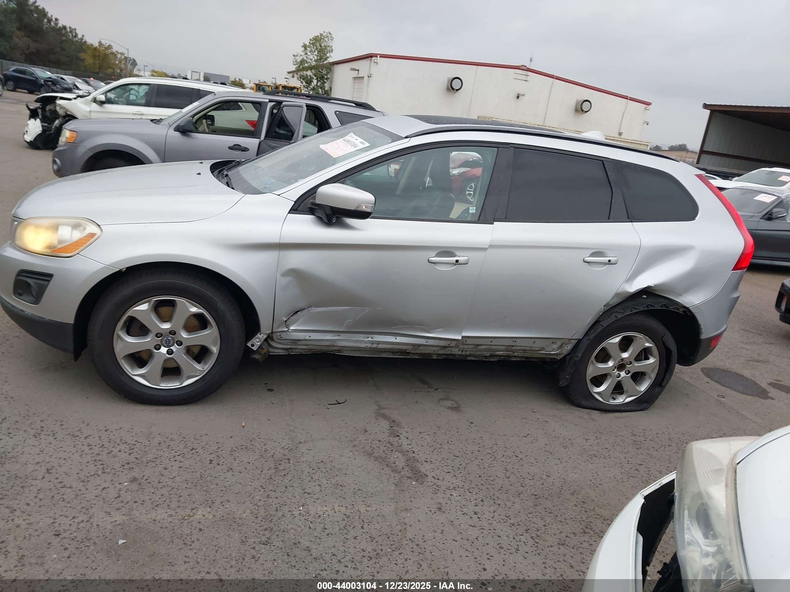VOLVO XC60 image 6