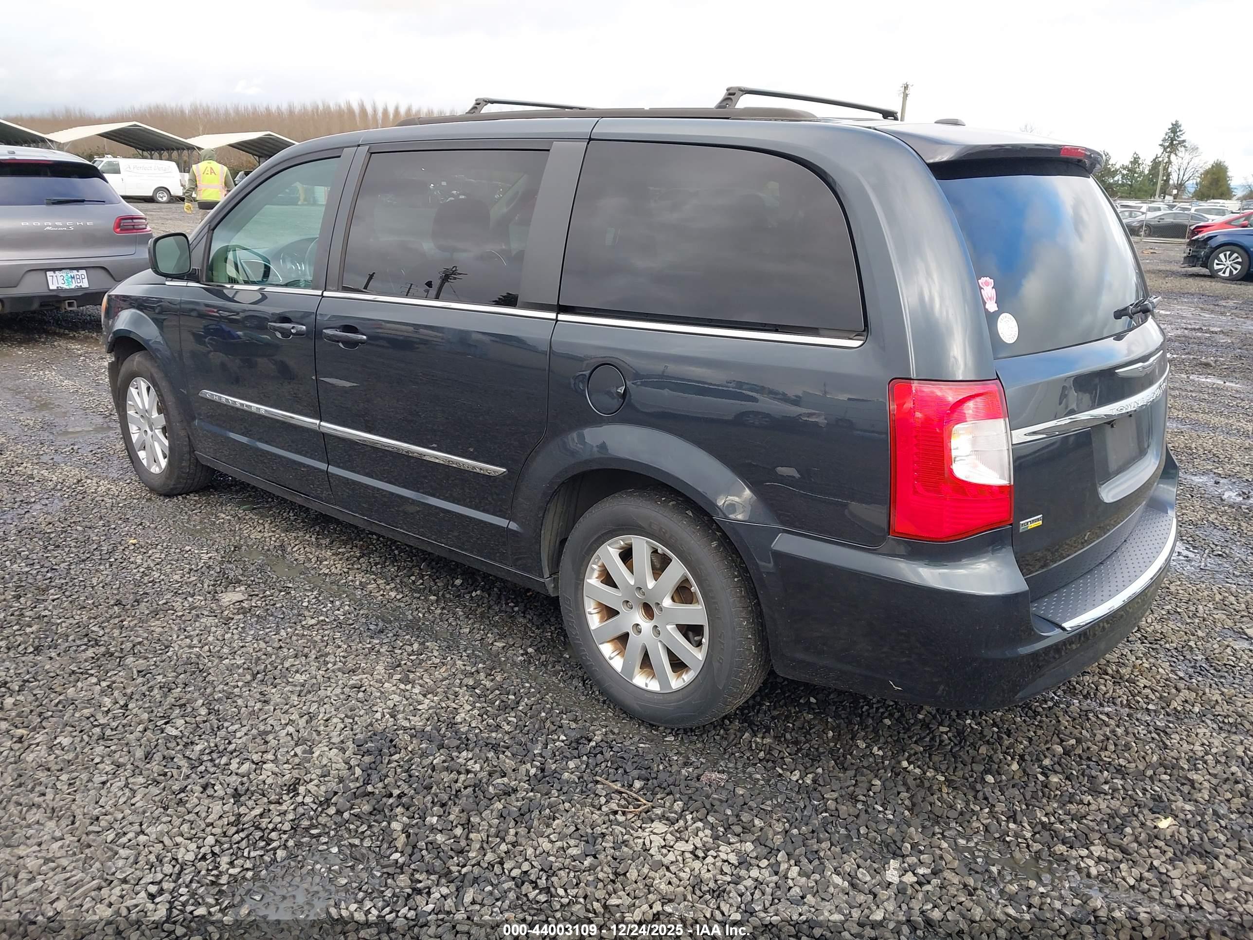 CHRYSLER TOWN image 3