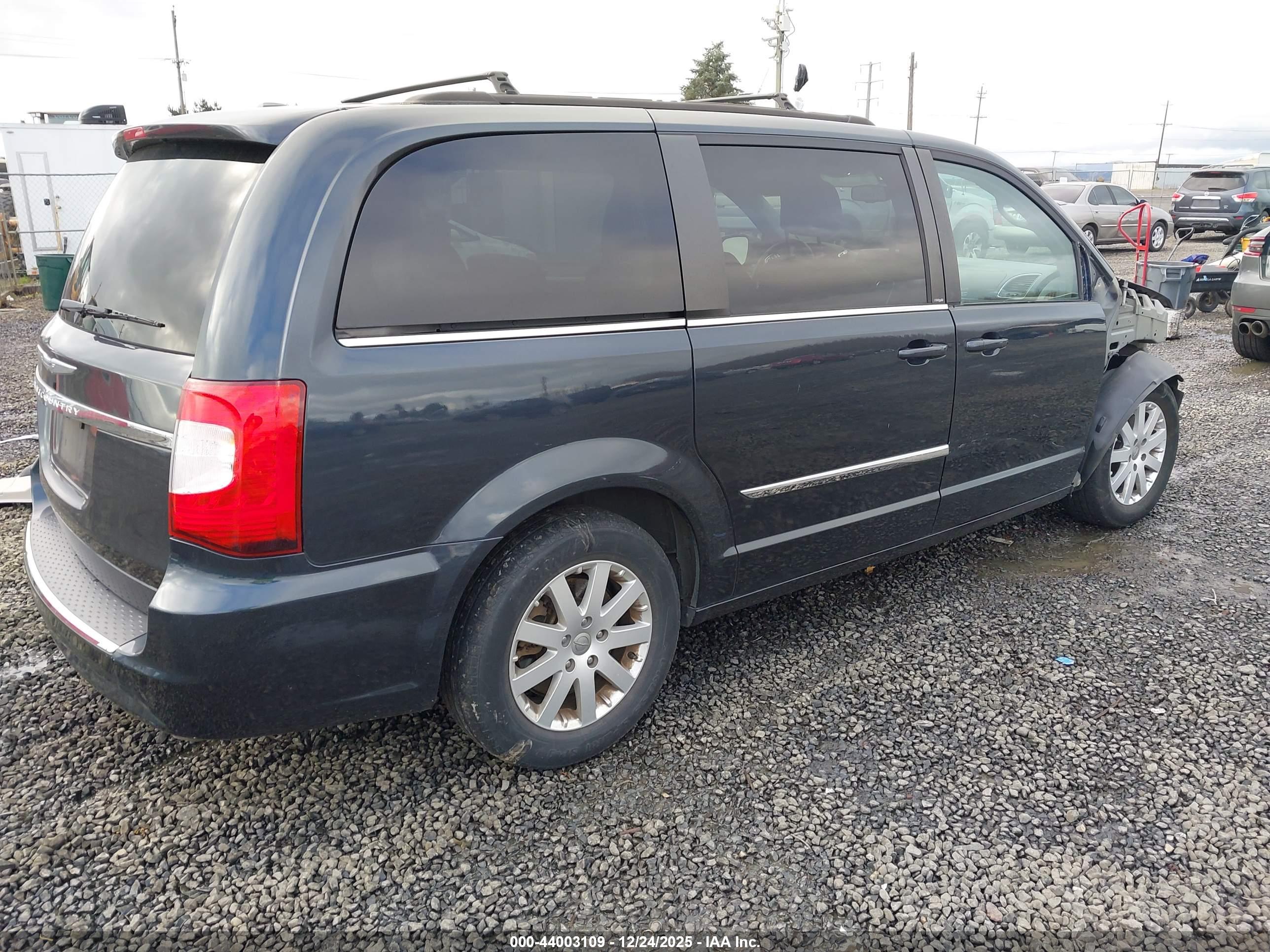 CHRYSLER TOWN image 4