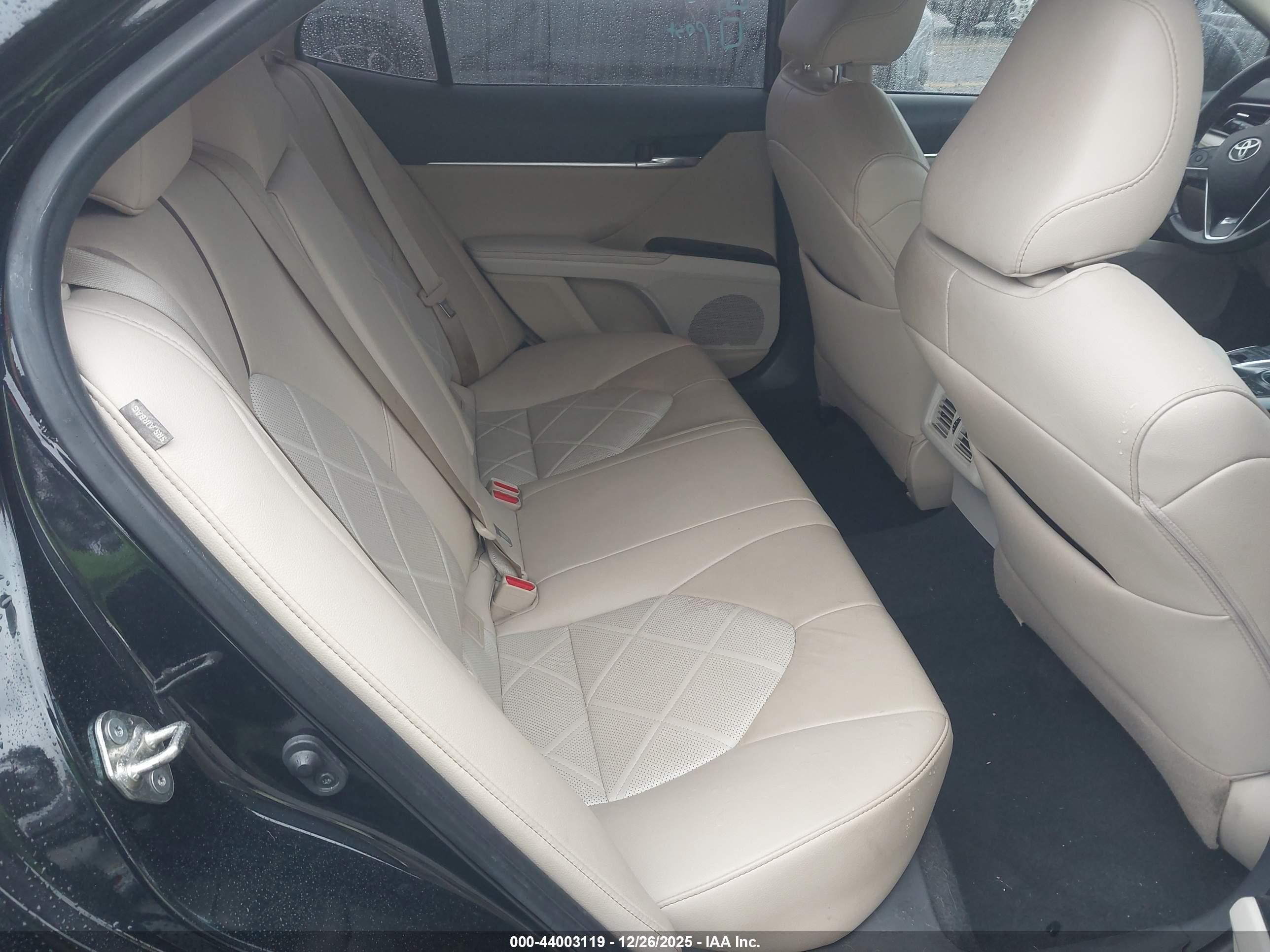 TOYOTA CAMRY image 8