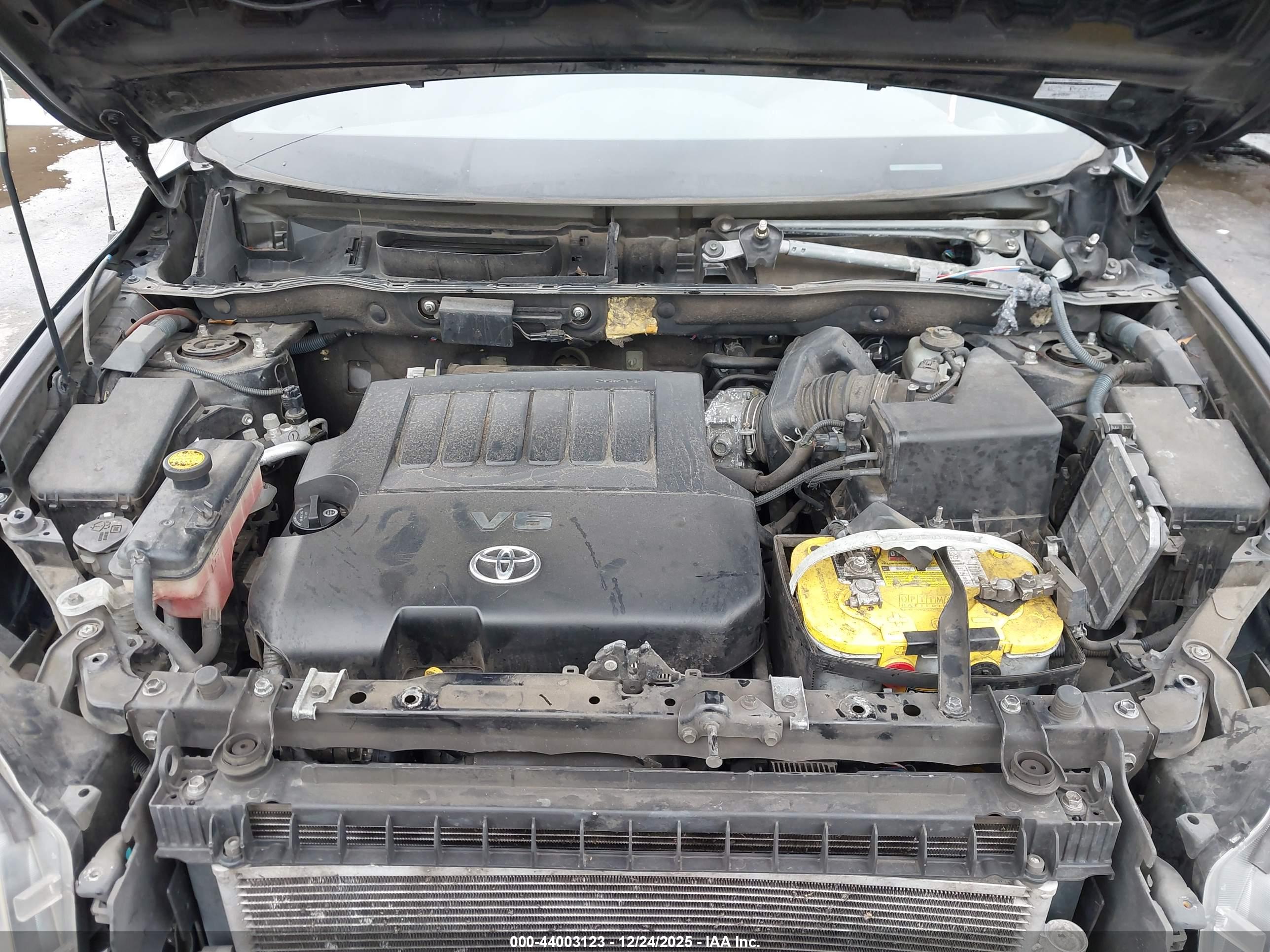 TOYOTA RAV4 image 10
