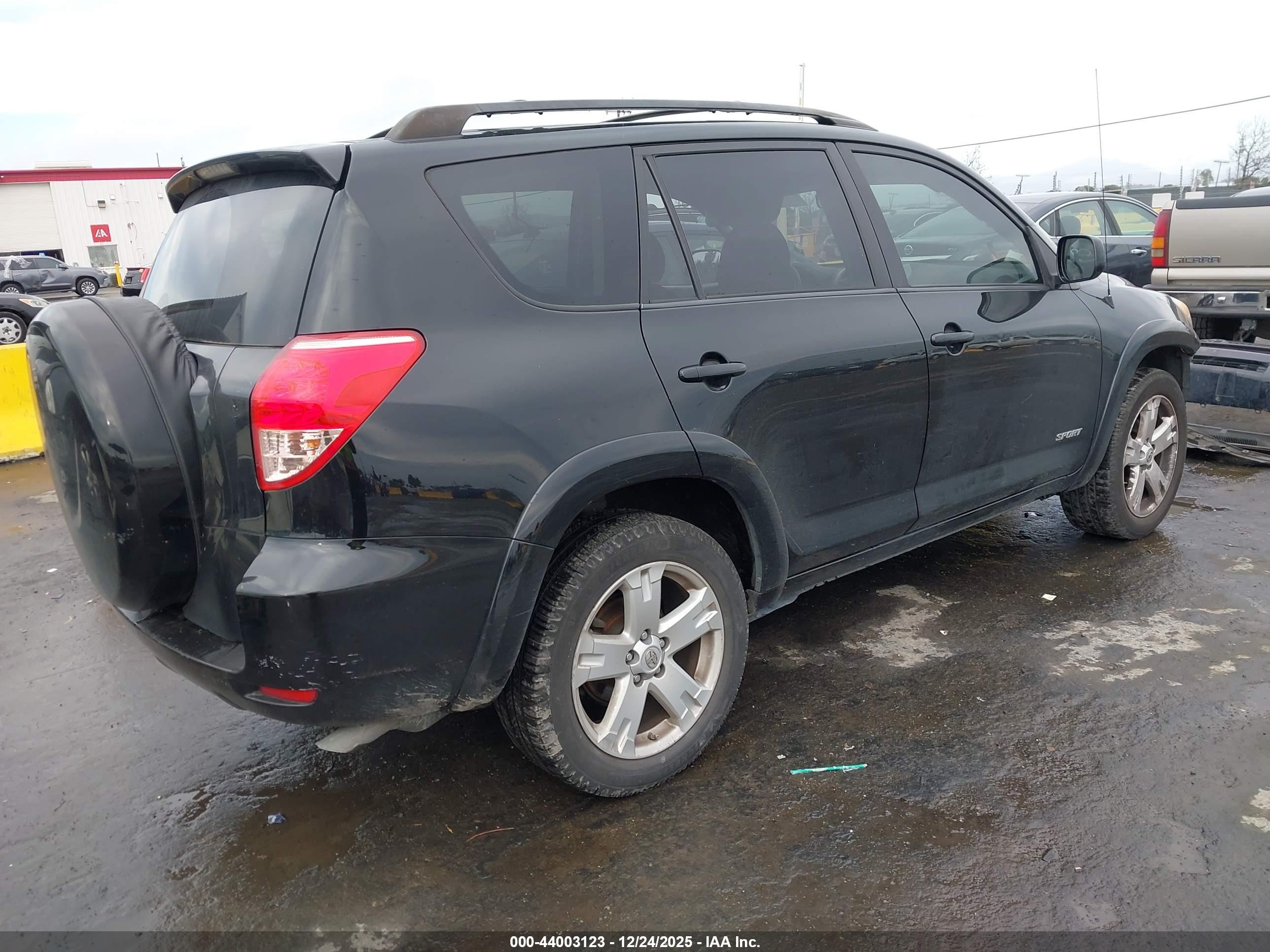 TOYOTA RAV4 image 4