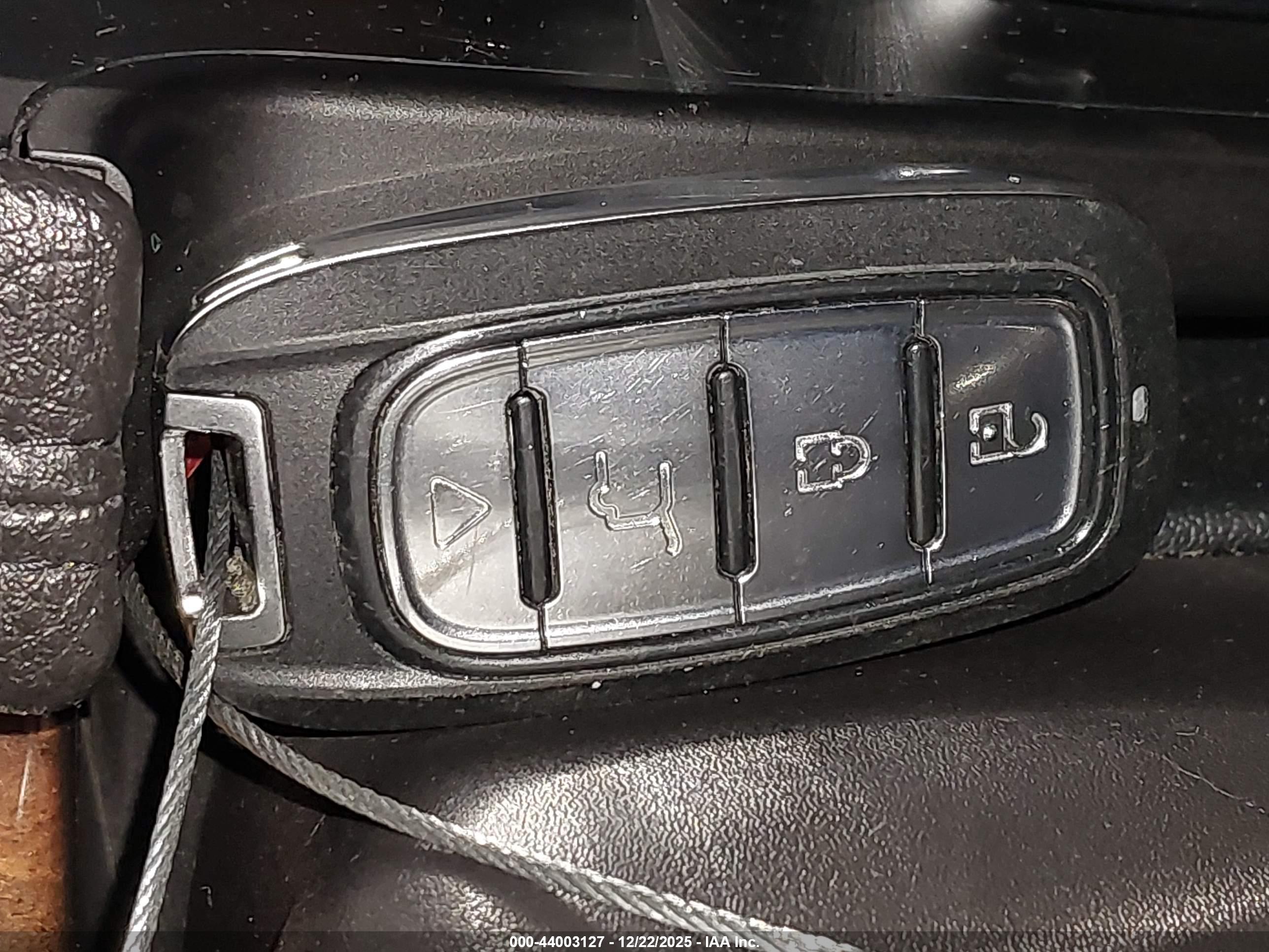 LINCOLN MKT image 11