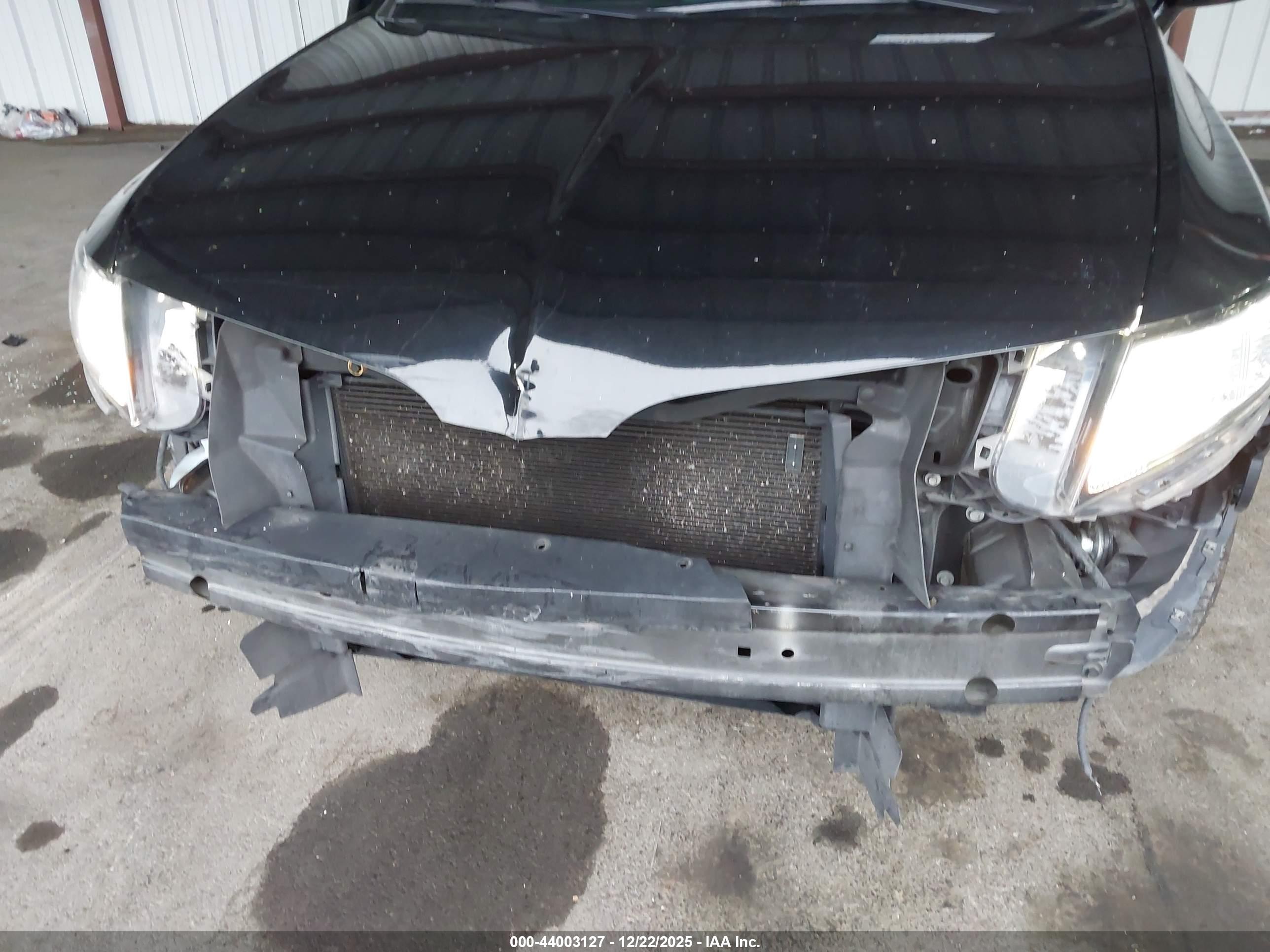 LINCOLN MKT image 6
