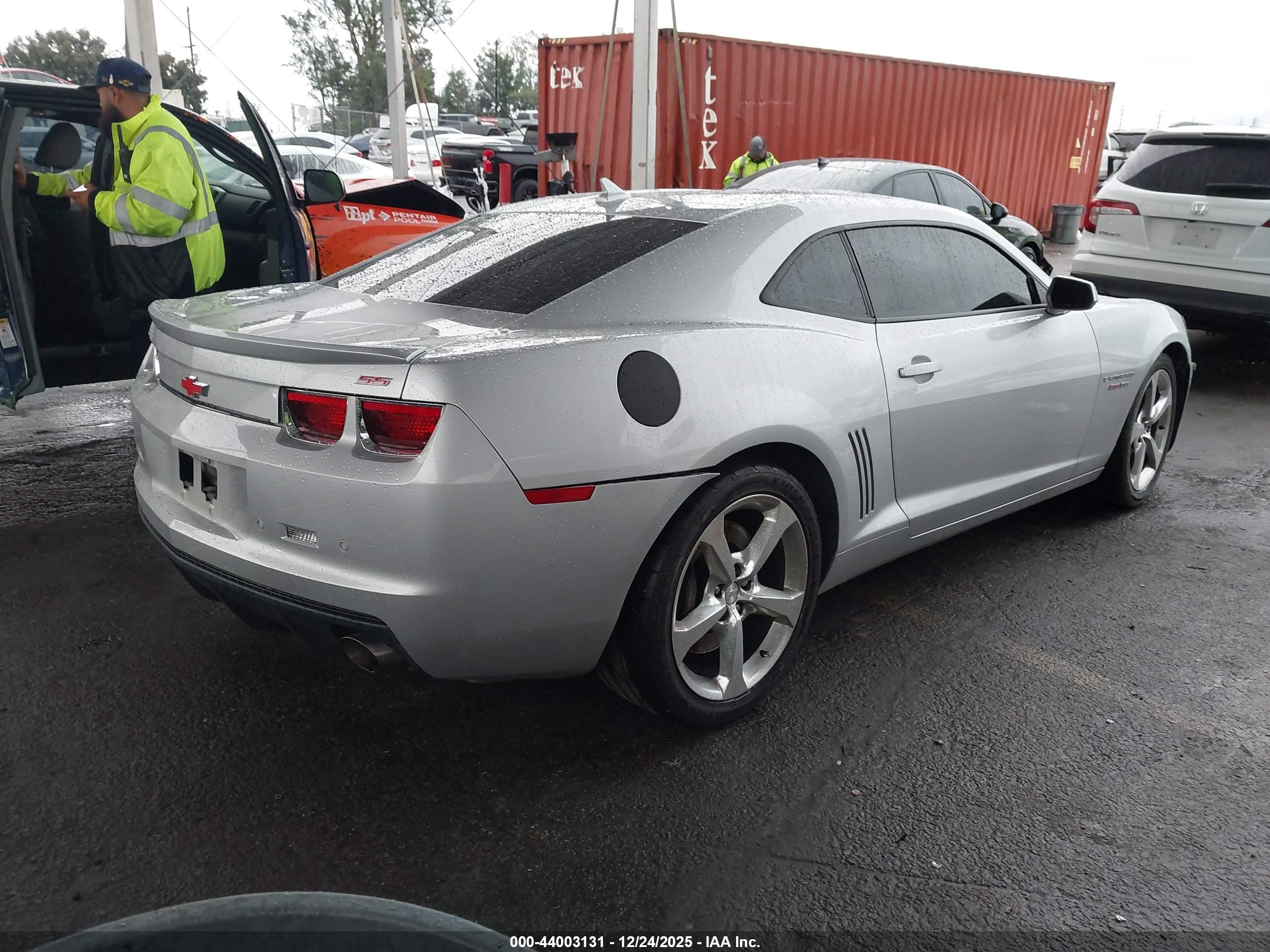 CHEVROLET CAMARO image 4