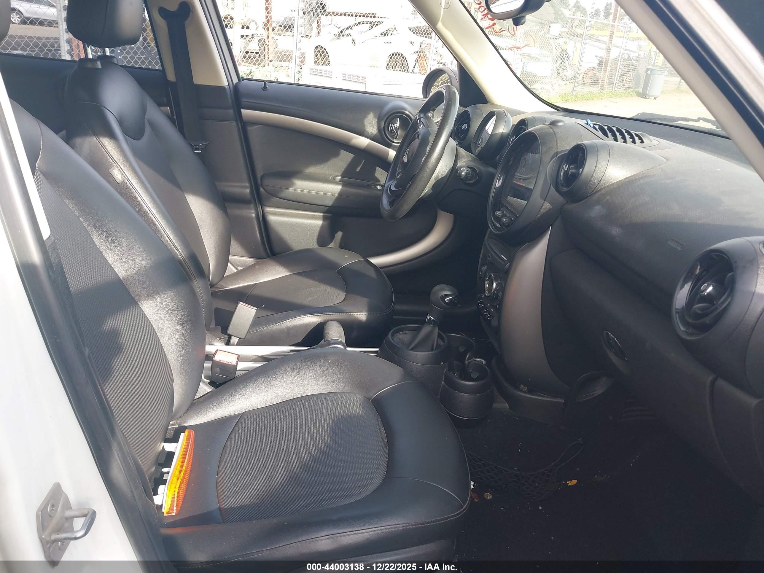 MINI COUNTRYMAN image 5