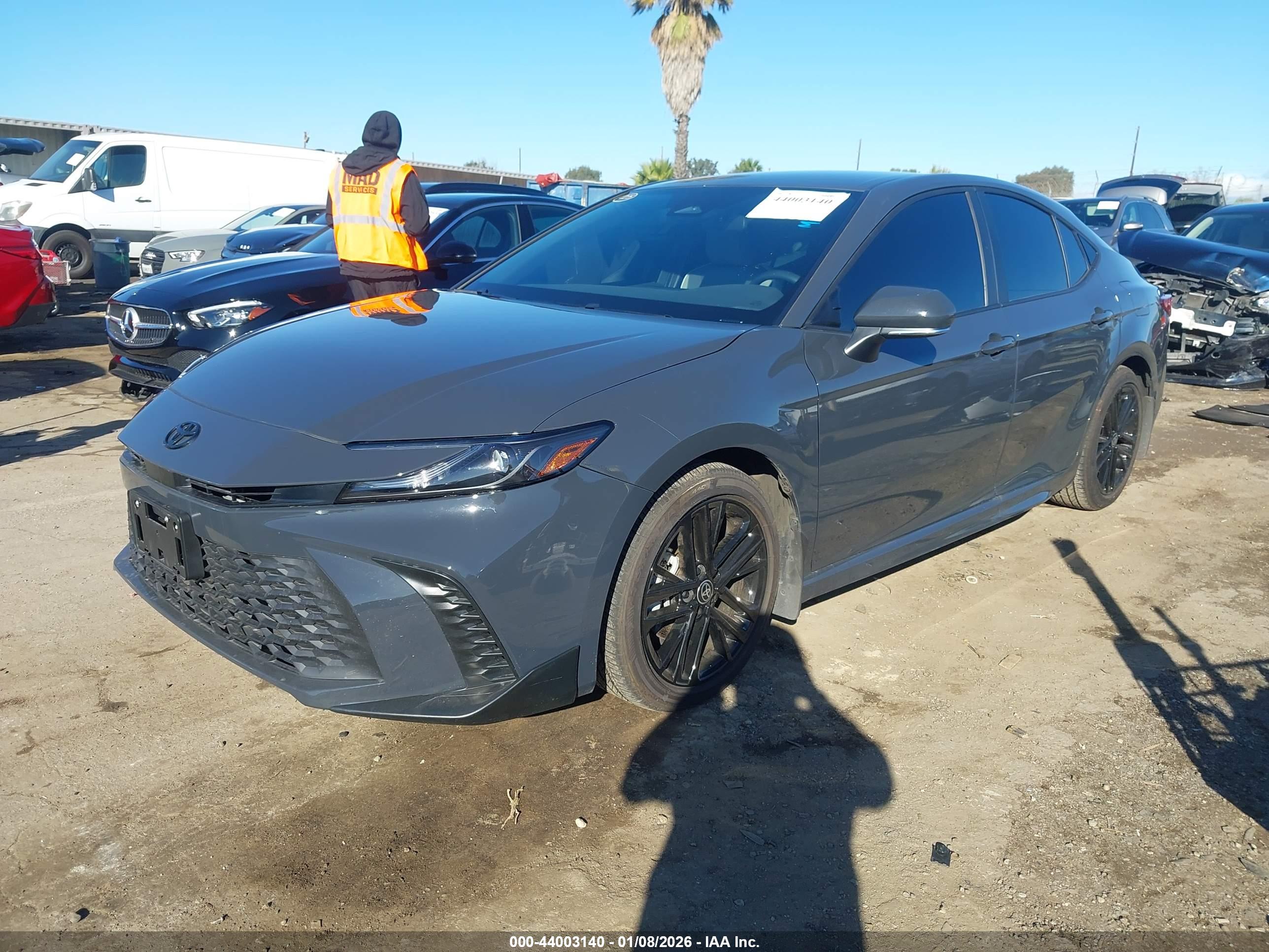 TOYOTA CAMRY image 2