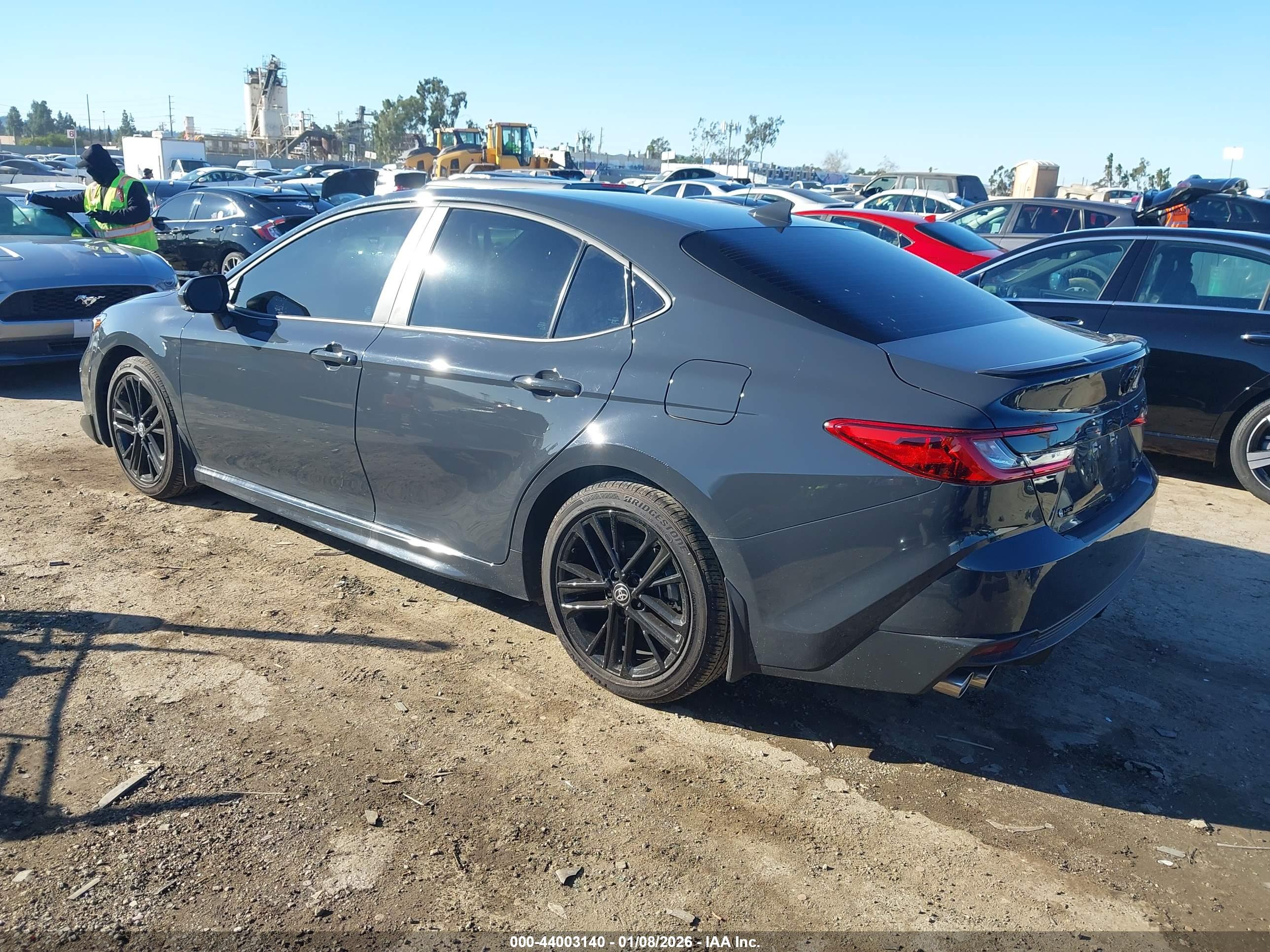 TOYOTA CAMRY image 3