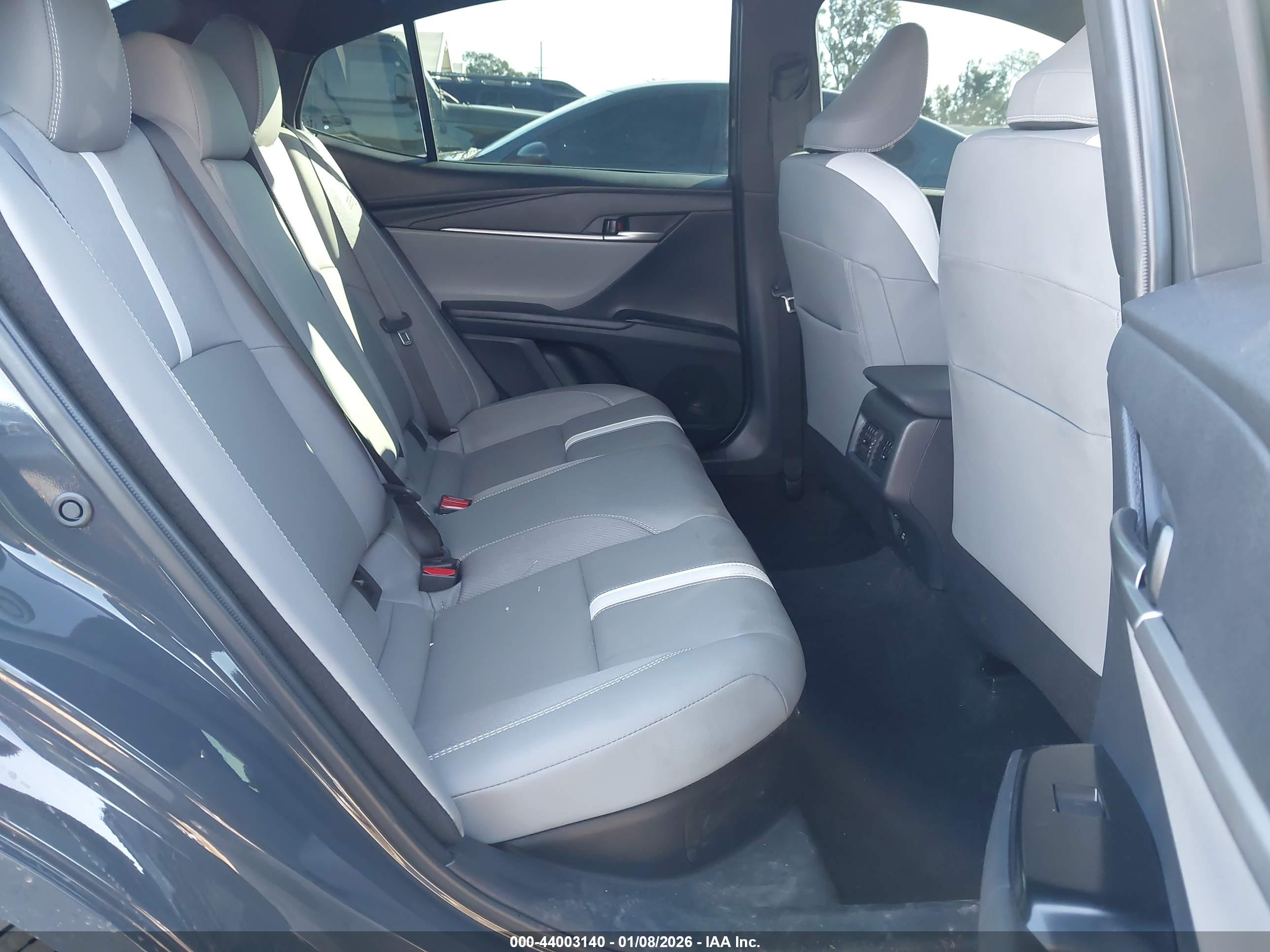 TOYOTA CAMRY image 8