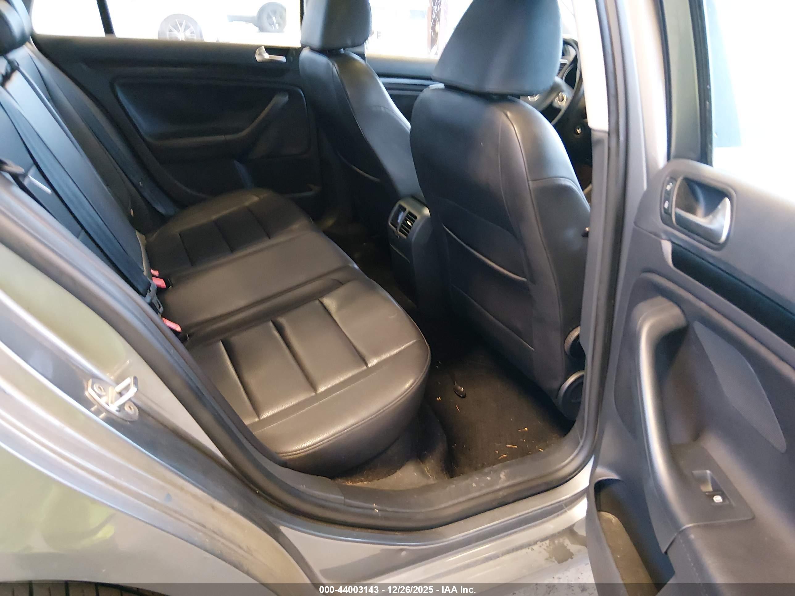 VOLKSWAGEN JETTA image 8
