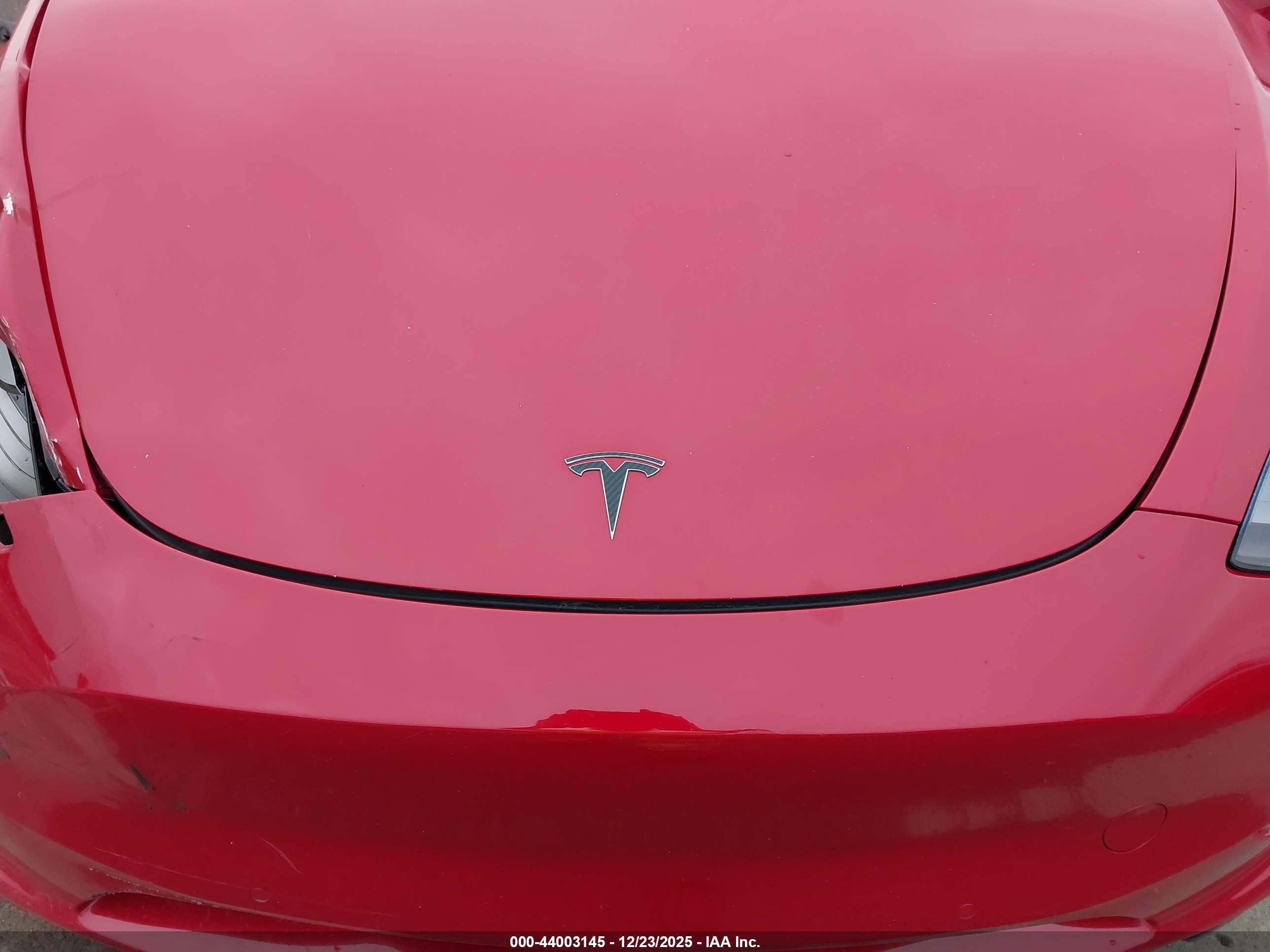 TESLA MODEL image 10