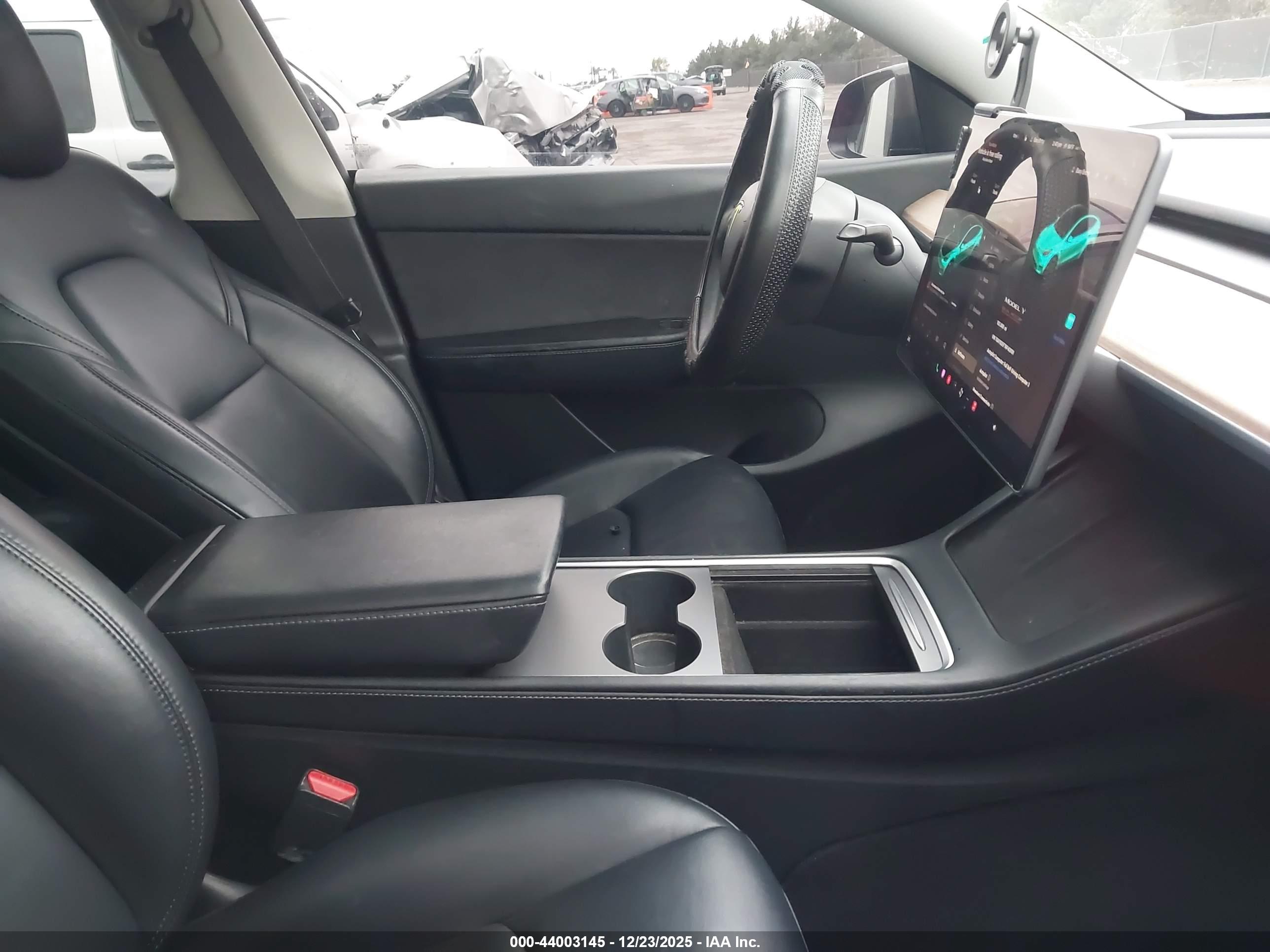 TESLA MODEL image 5