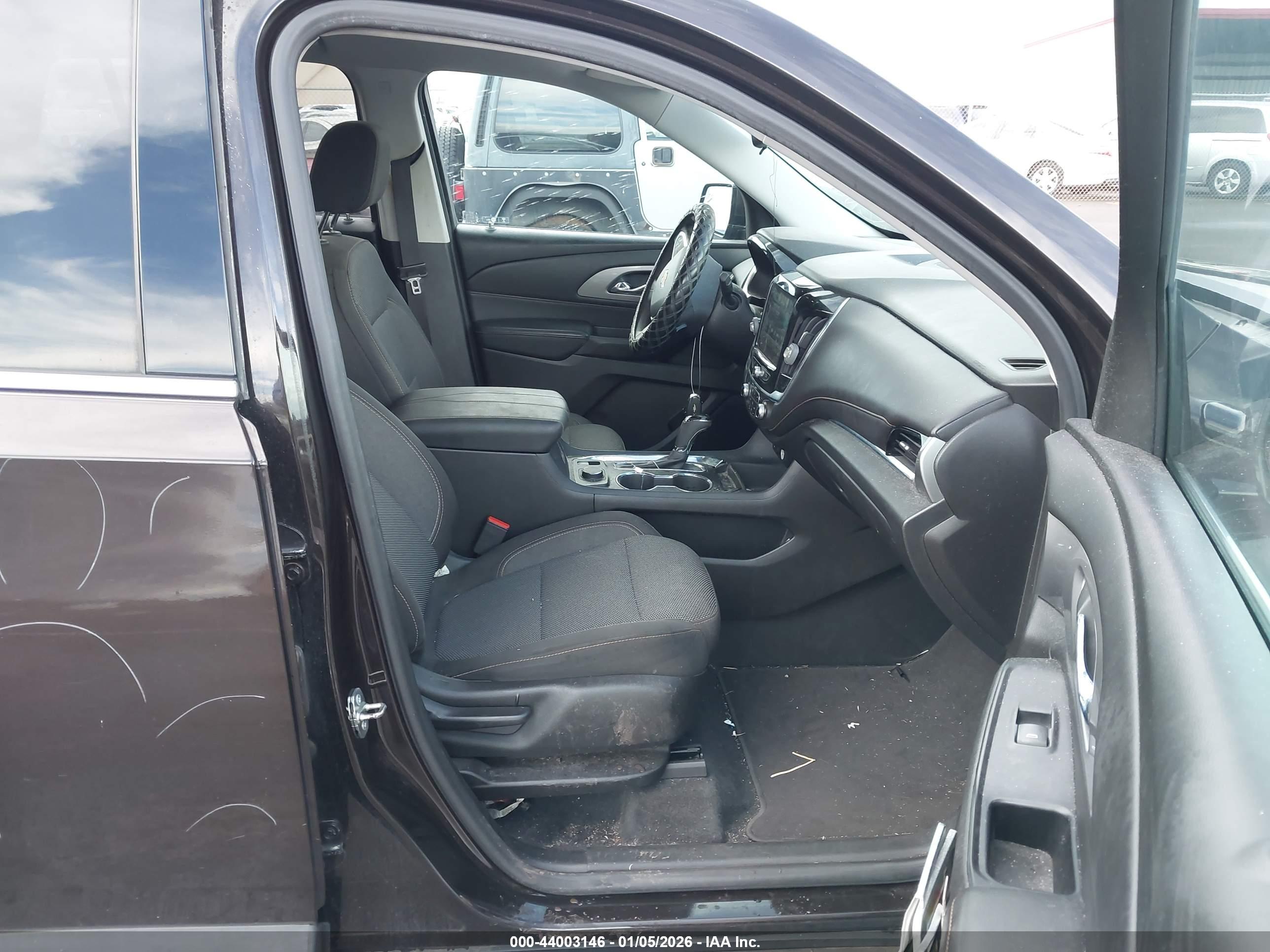 CHEVROLET TRAVERSE image 5