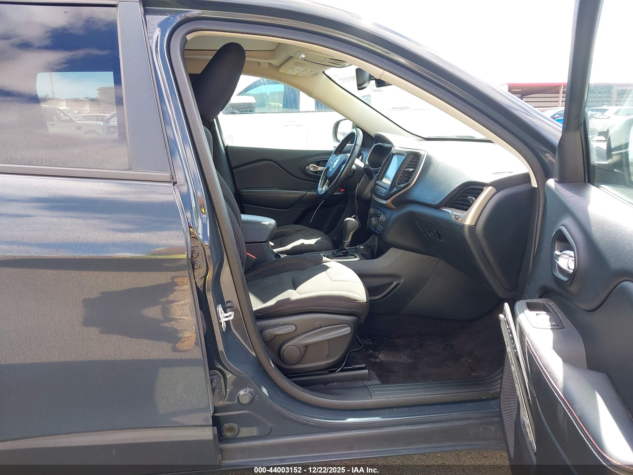 JEEP CHEROKEE image 5