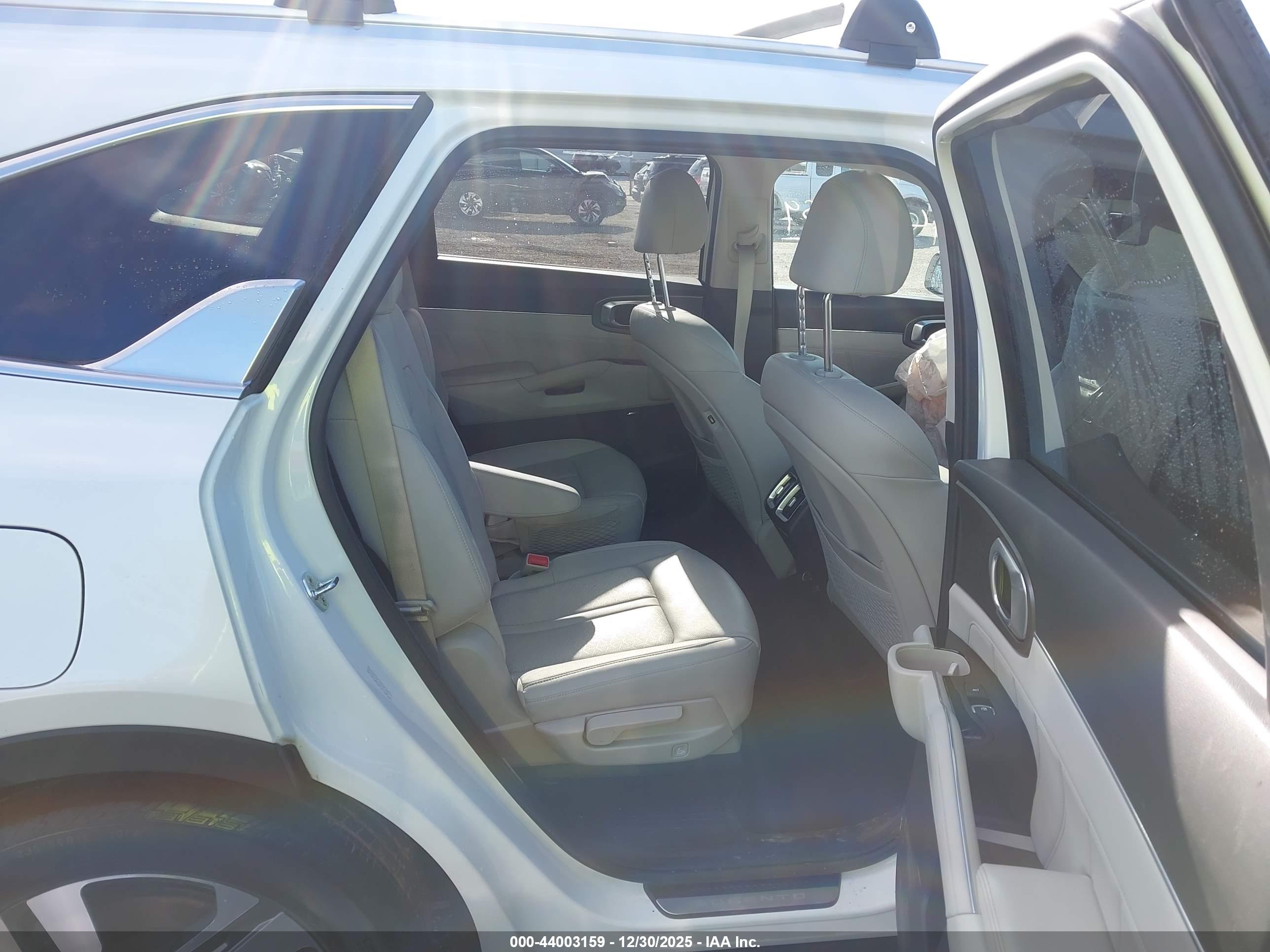 KIA SORENTO image 8