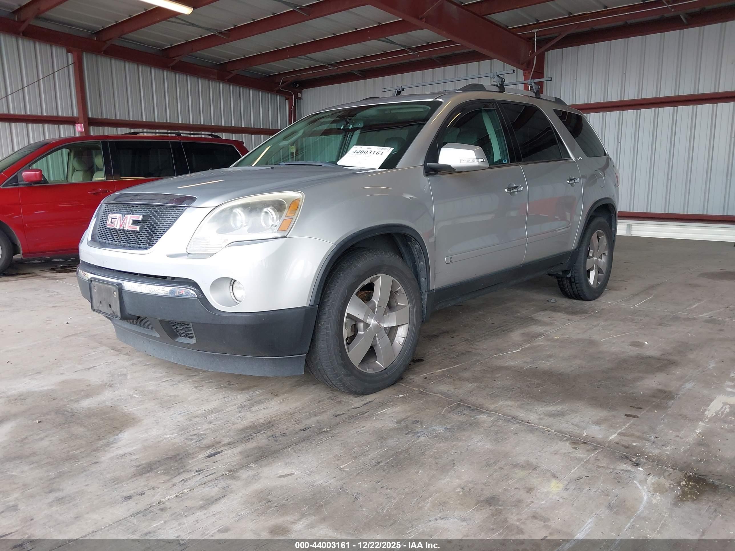 GMC ACADIA image 2
