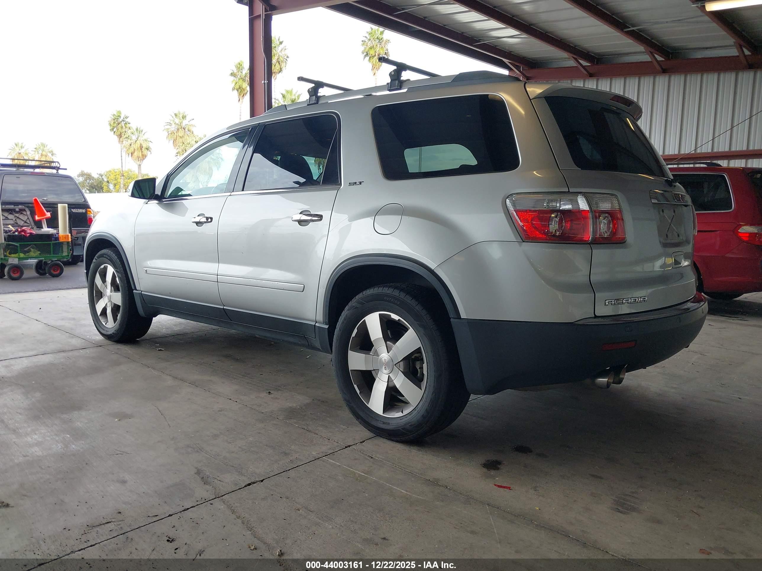GMC ACADIA image 3