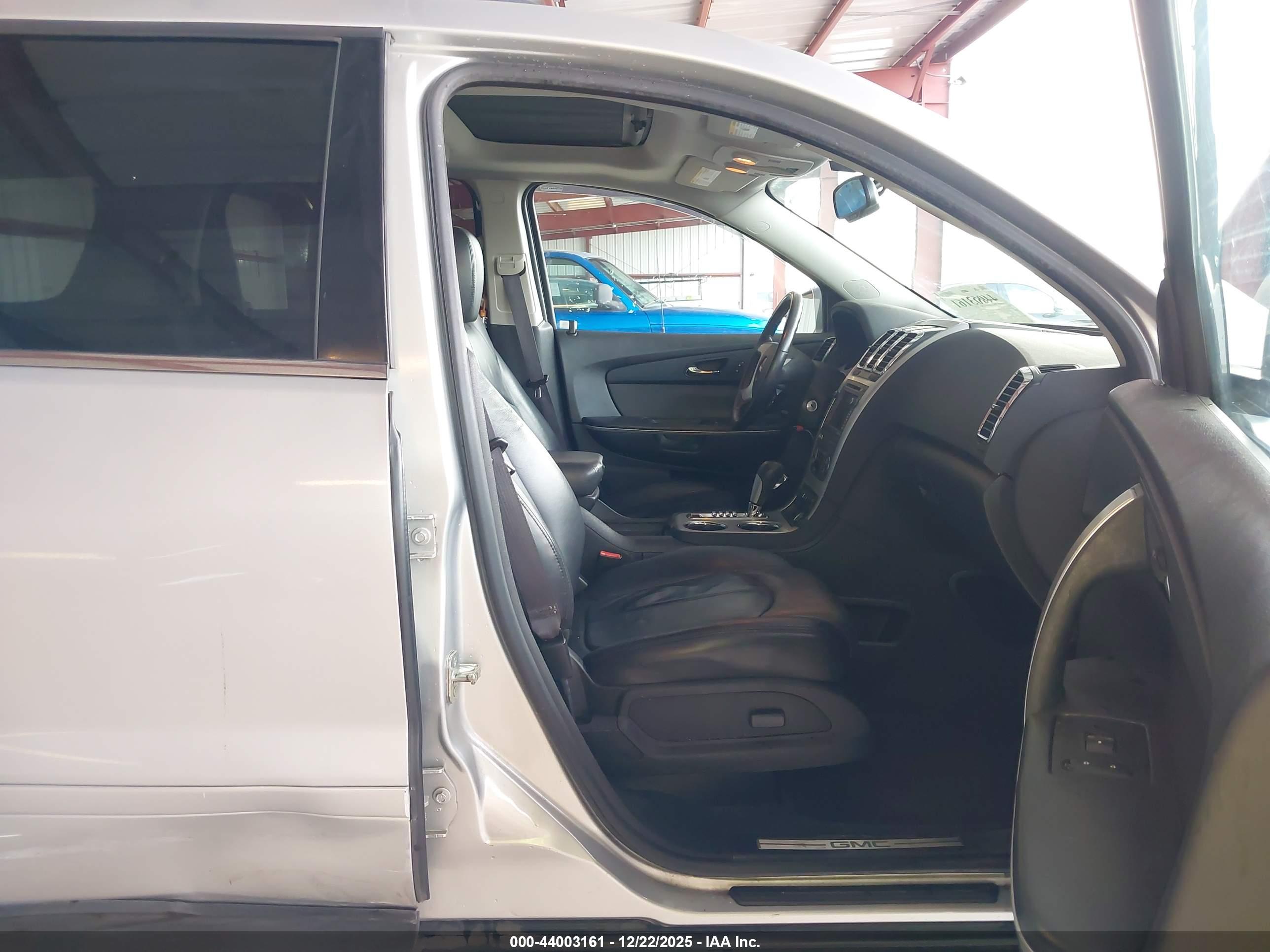 GMC ACADIA image 5