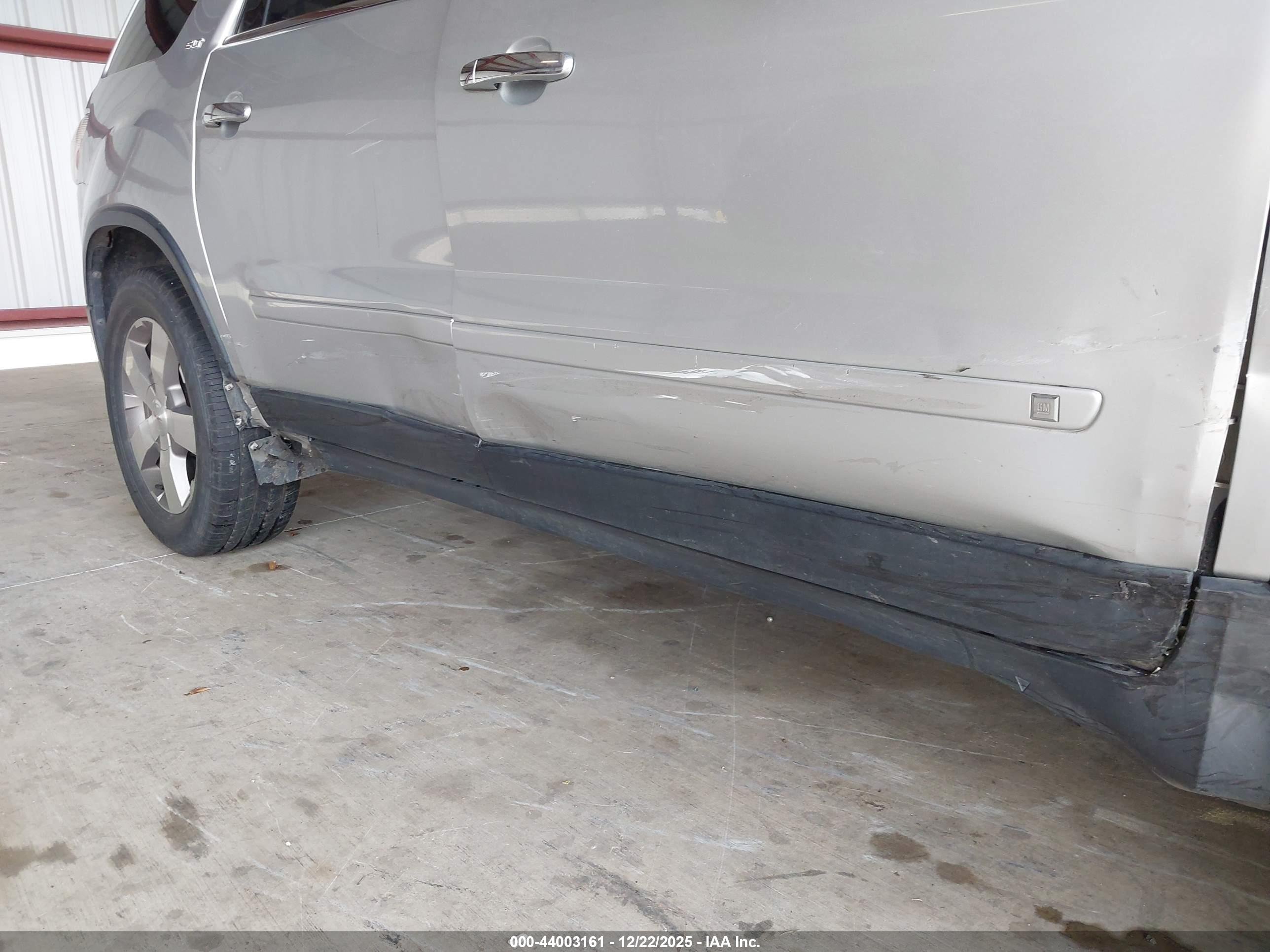 GMC ACADIA image 6